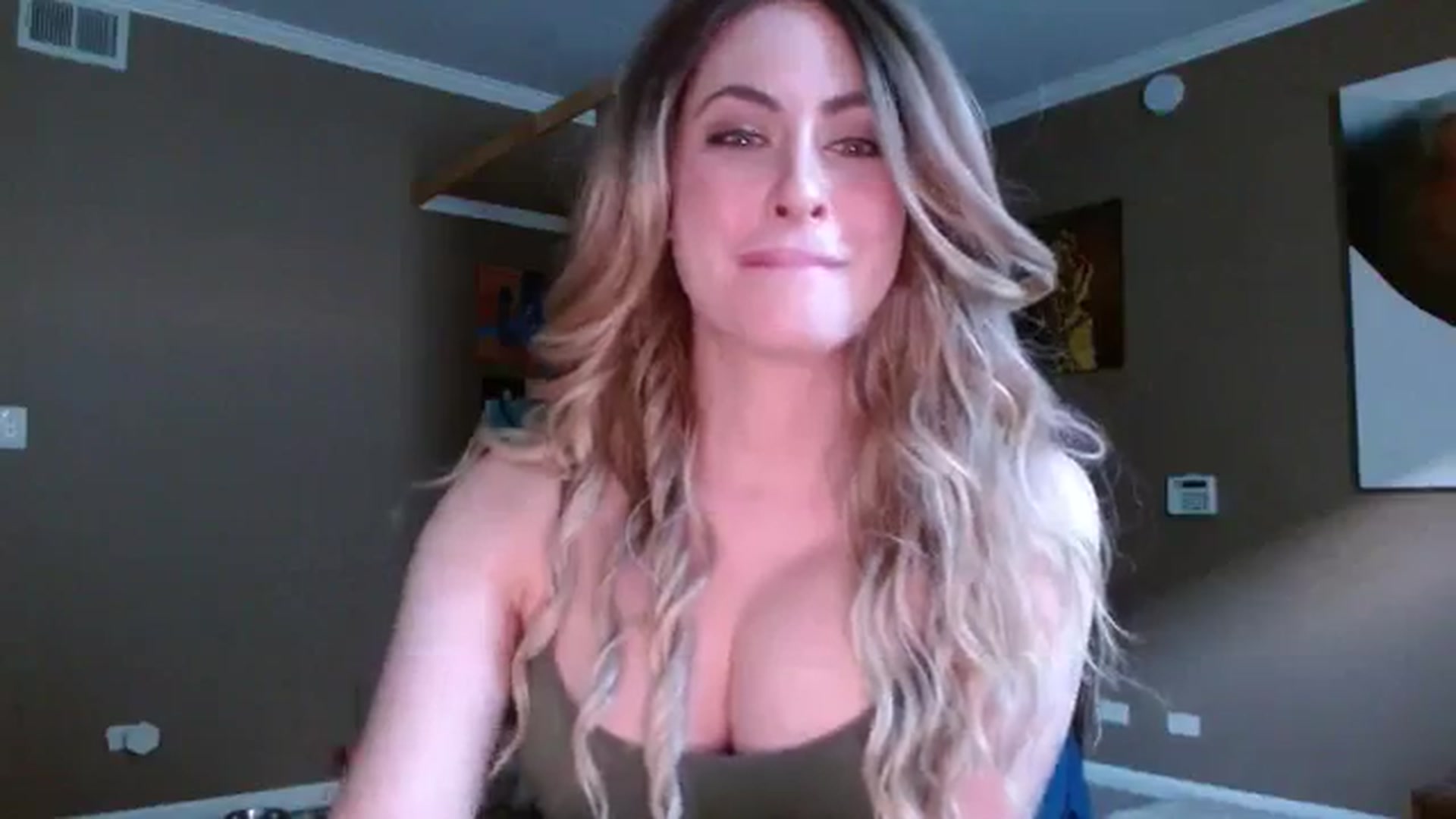 Gallery image thumbnail from Mel_inLove's myfreecams stream on, 11/16/2025, 20:42 image 19 of 20