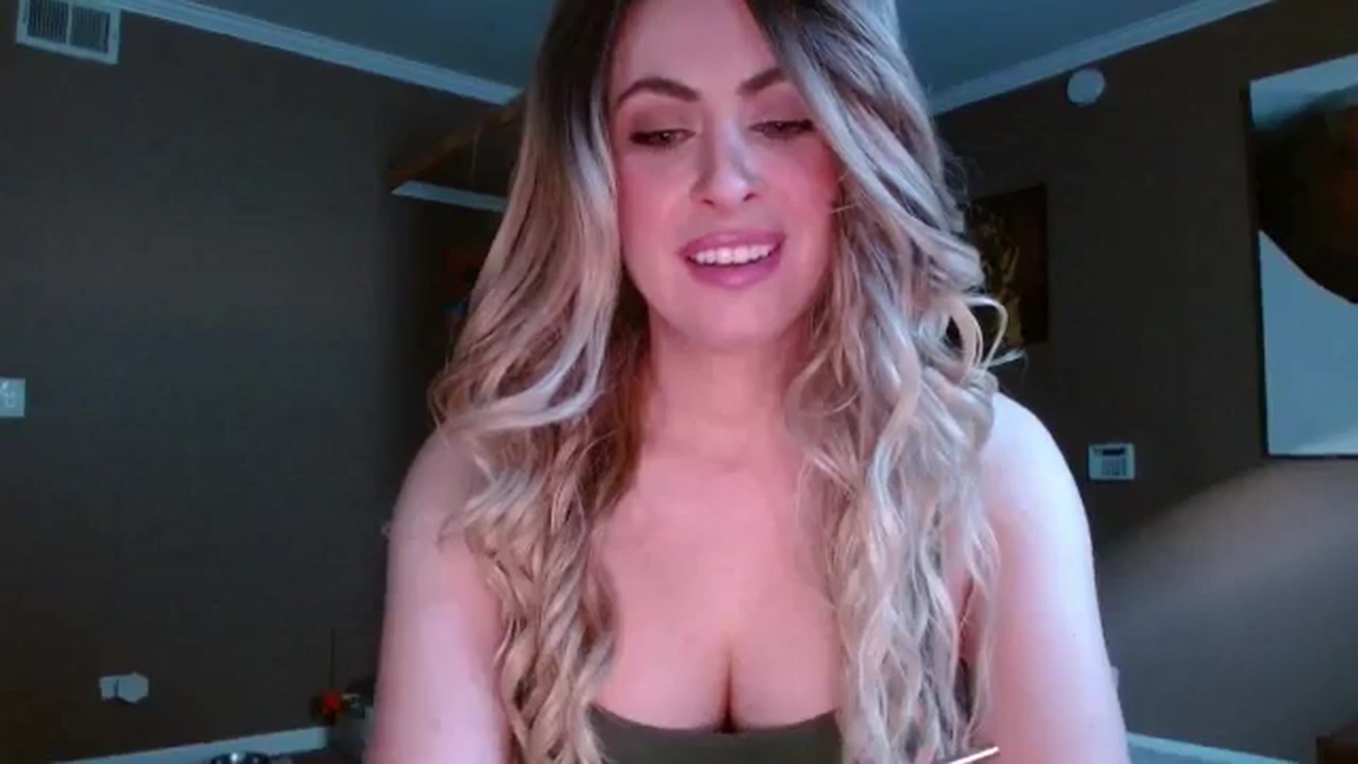 Gallery image thumbnail from Mel_inLove's myfreecams stream on, 11/16/2025, 20:42 image 8 of 20