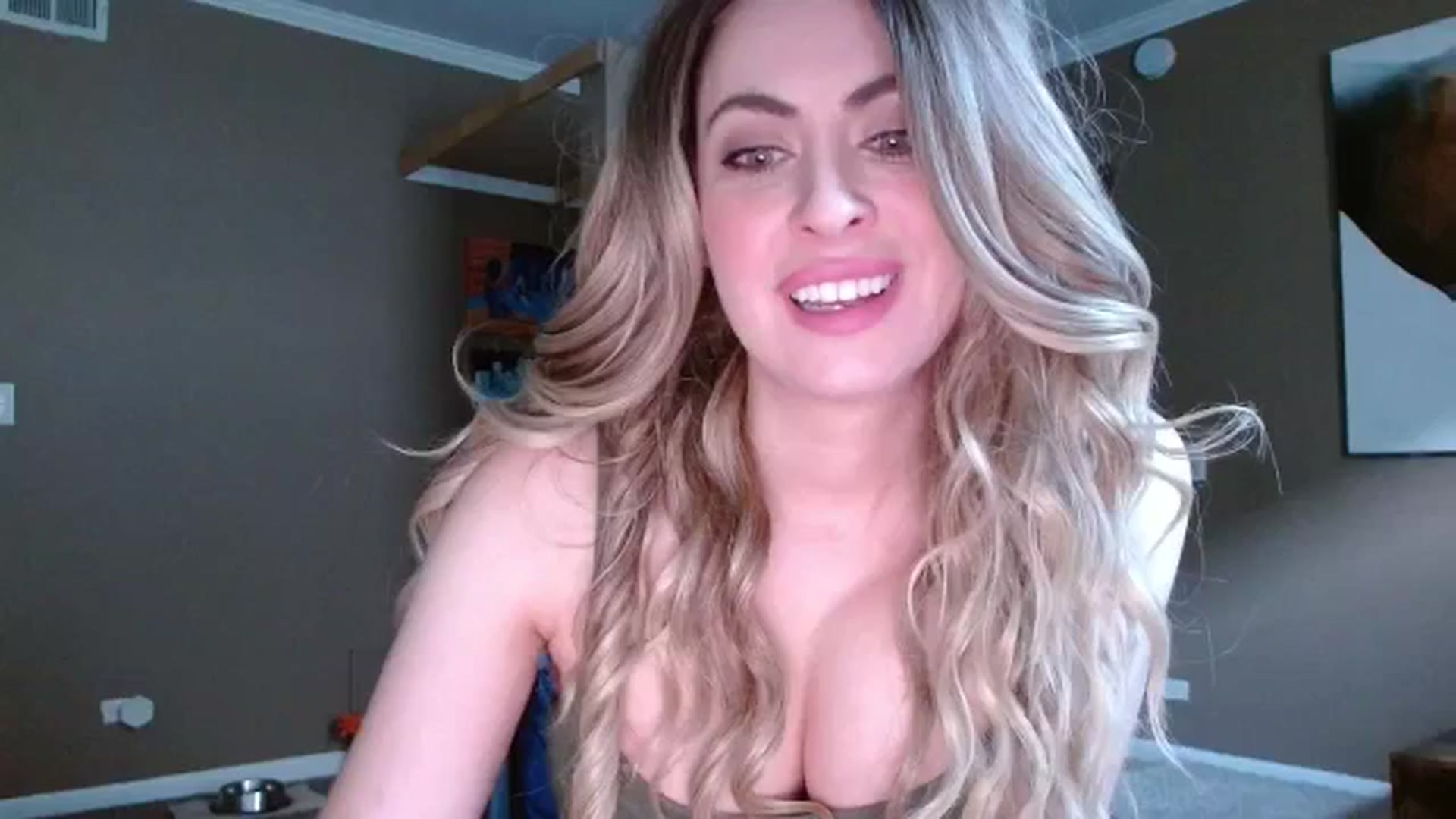 Gallery image thumbnail from Mel_inLove's myfreecams stream on, 11/16/2025, 21:26 image 11 of 20