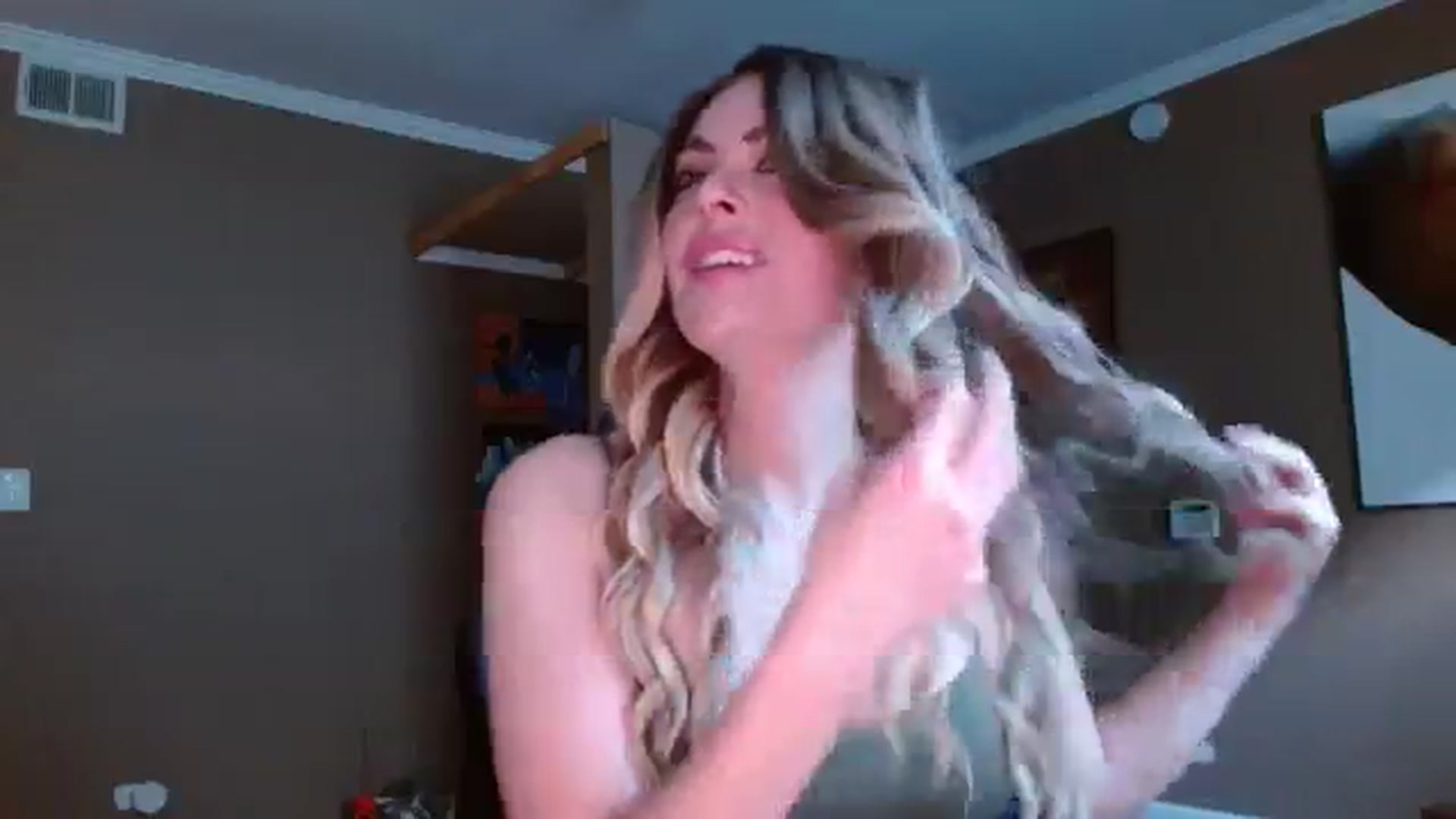 Gallery image thumbnail from Mel_inLove's myfreecams stream on, 11/16/2025, 21:26 image 5 of 20