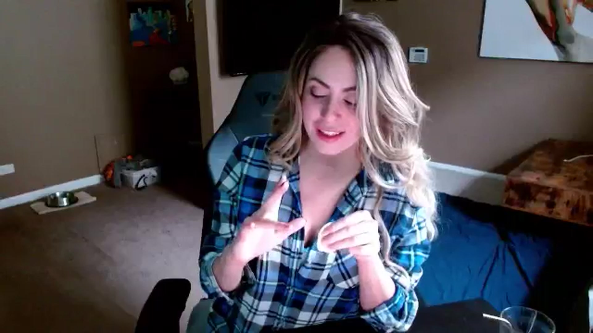 Gallery image thumbnail from Mel_inLove's myfreecams stream on, 12/13/2025, 18:24 image 5 of 20