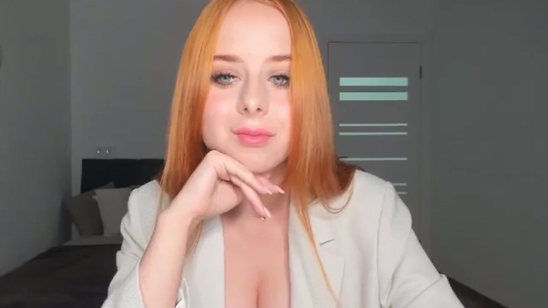 Gallery image thumbnail from MelaniaRous's myfreecams stream on, 08/03/2024, 19:32 image 17 of 20