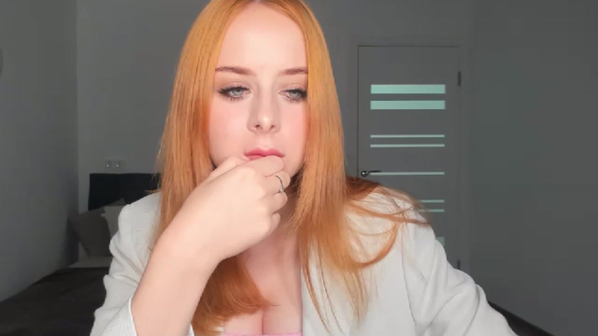 Gallery image thumbnail from MelaniaRous's myfreecams stream on, 08/03/2024, 19:32 image 4 of 20