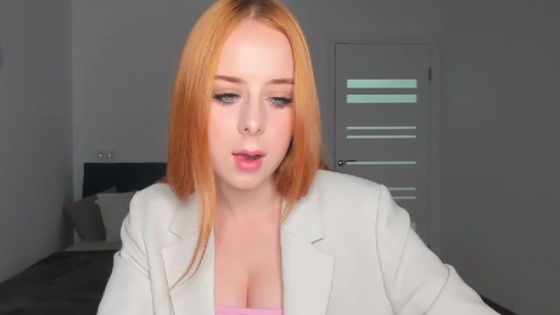 Gallery image thumbnail from MelaniaRous's myfreecams stream on, 08/03/2024, 19:32 image 20 of 20
