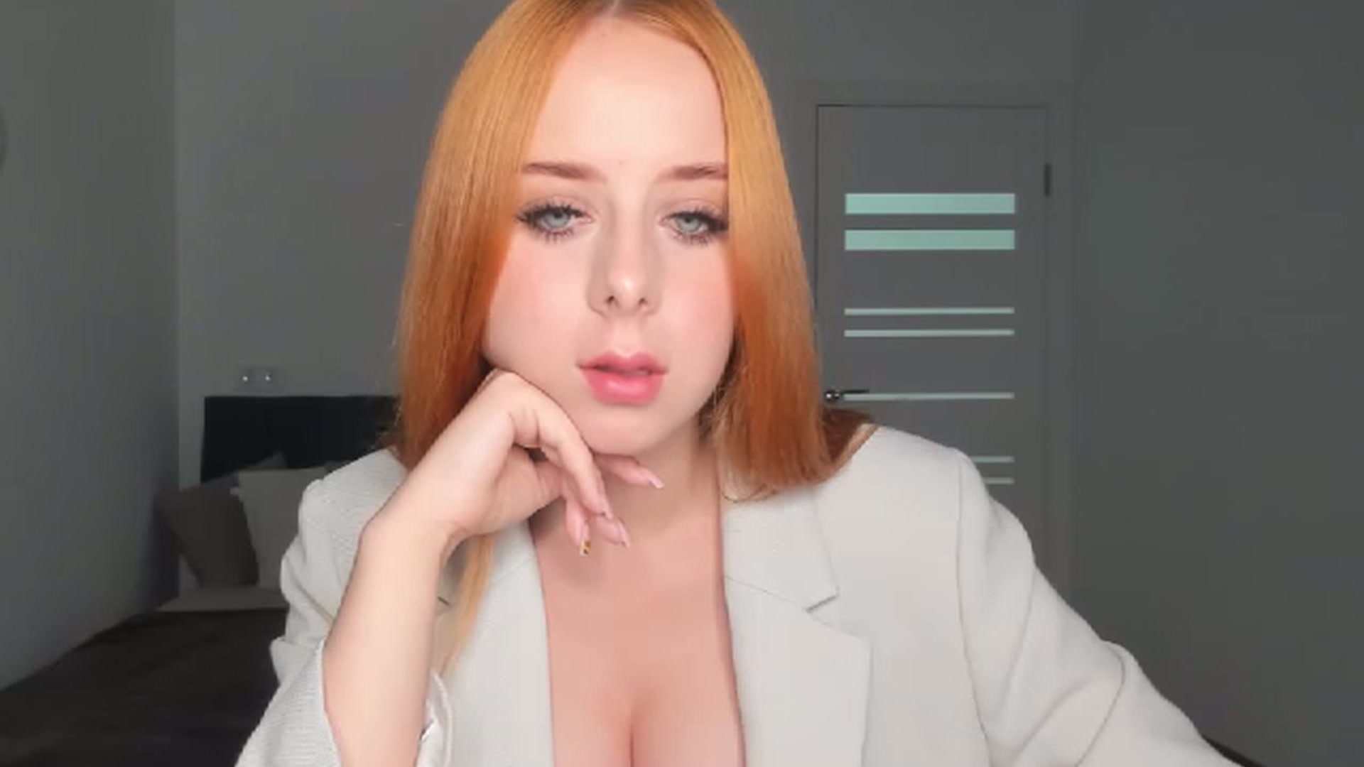 Gallery image thumbnail from MelaniaRous's myfreecams stream on, 08/03/2024, 19:32 image 15 of 20