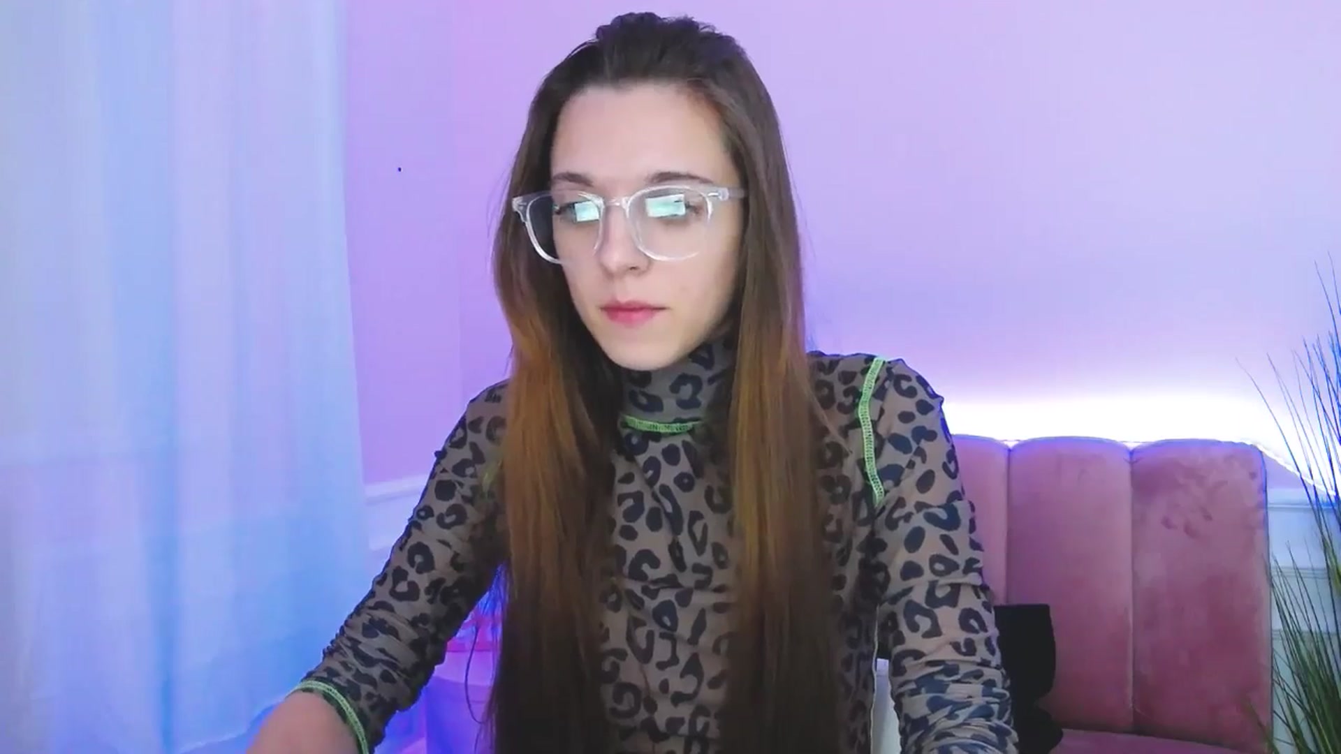 Gallery image thumbnail from MelaniaVince's myfreecams stream on, 03/17/2025, 11:42 image 10 of 20