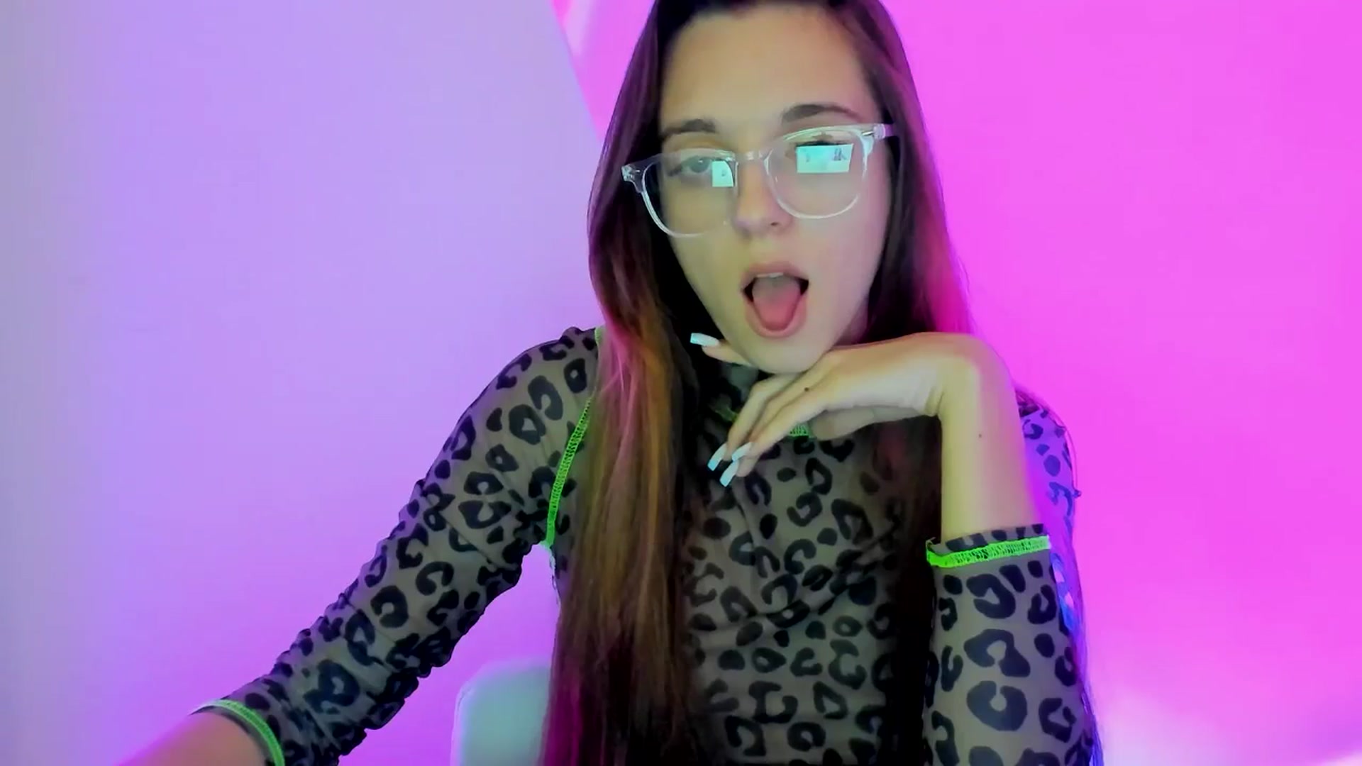 Gallery image thumbnail from MelaniaVince's myfreecams stream on, 03/24/2025, 14:26 image 5 of 20