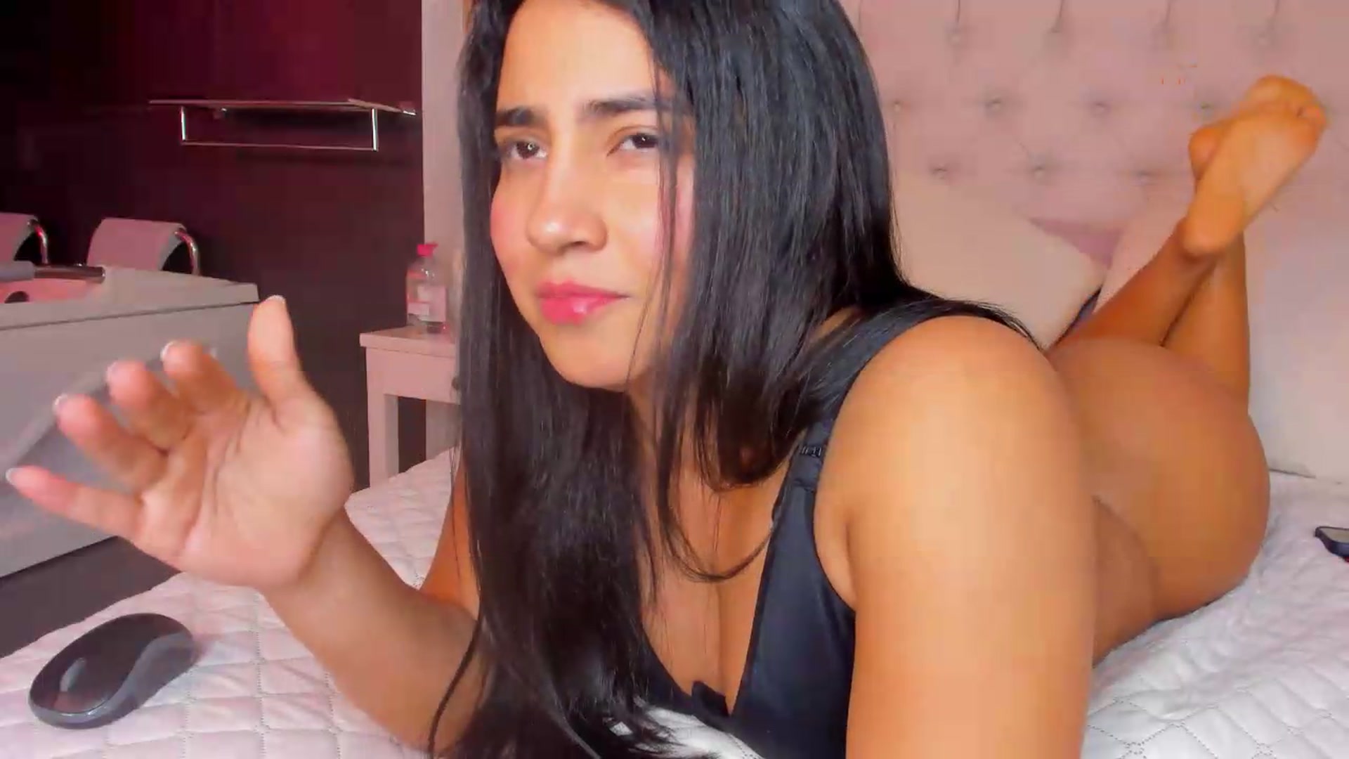 Gallery image thumbnail from MelanieCole's myfreecams stream on, 06/13/2026, 11:36 image 8 of 20