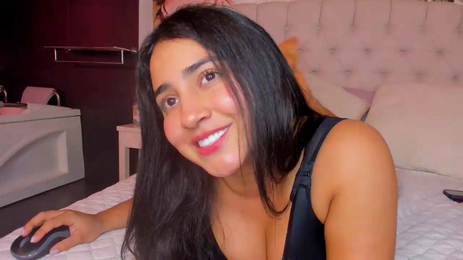 Gallery image thumbnail from MelanieCole's myfreecams stream on, 06/13/2026, 11:36 image 2 of 20