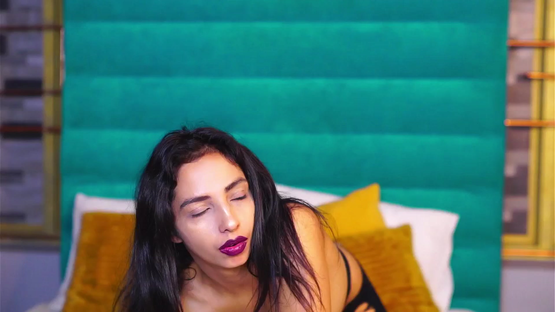 Gallery image thumbnail from MelanieLee's myfreecams stream on, 09/15/2024, 16:13 image 1 of 20