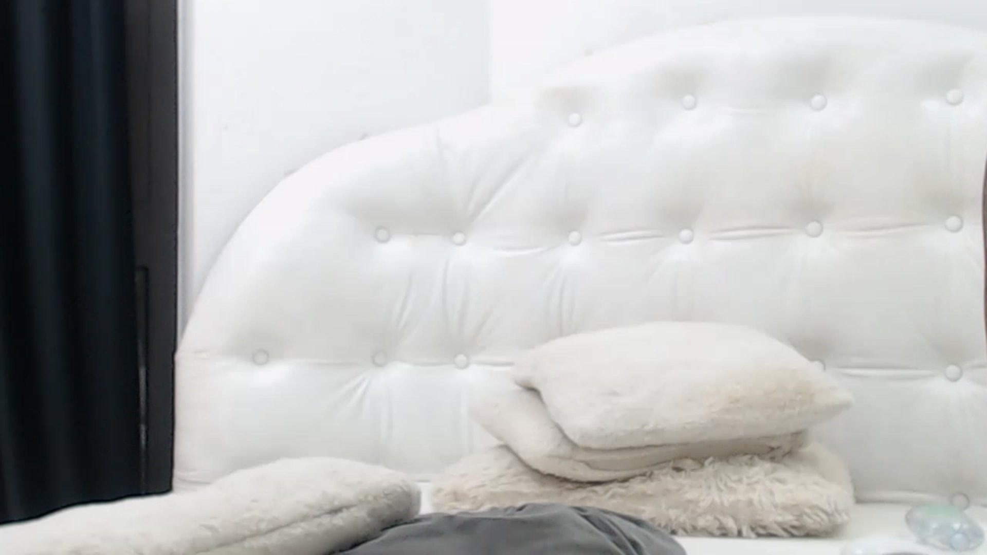Gallery image thumbnail from MelanieLexxx's myfreecams stream on, 11/15/2022, 19:42 image 12 of 20