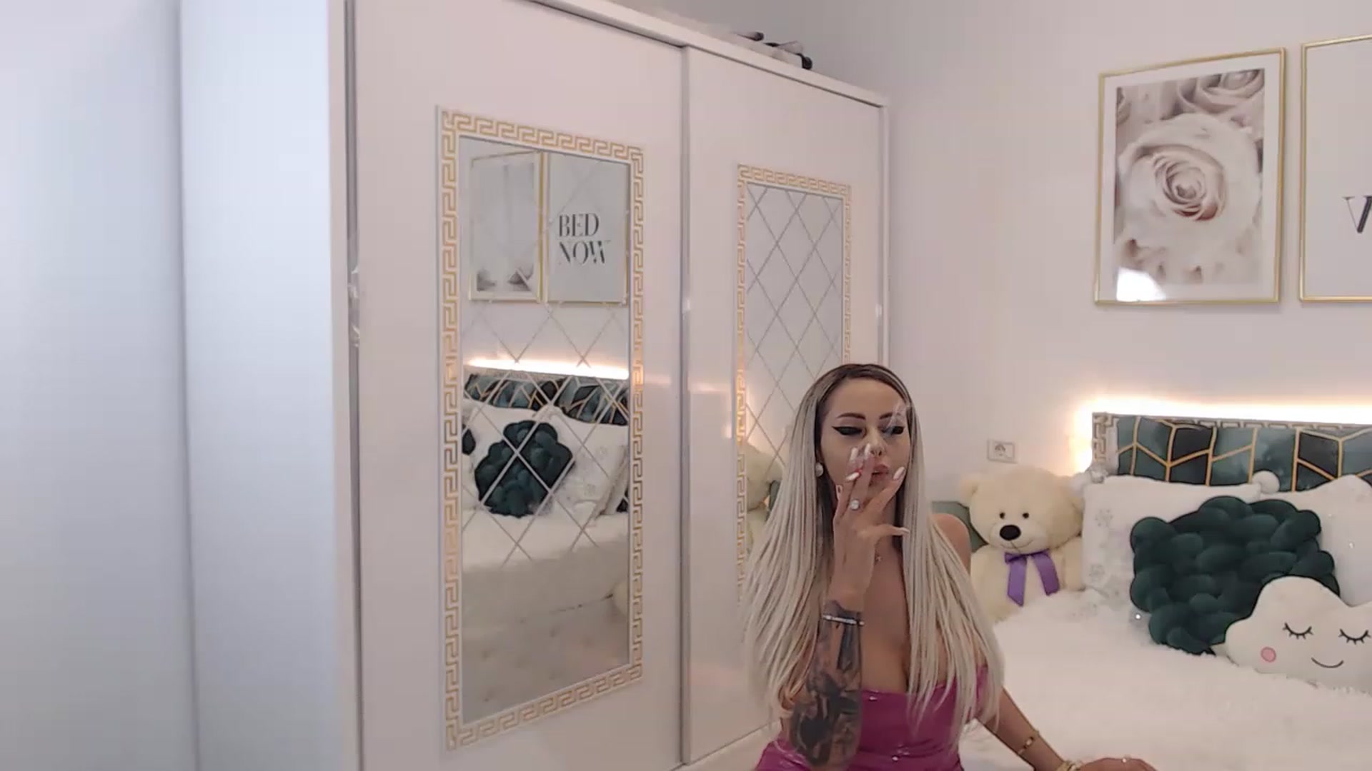 Gallery image thumbnail from MelanieLexxx's myfreecams stream on, 12/29/2022, 20:33 image 19 of 20