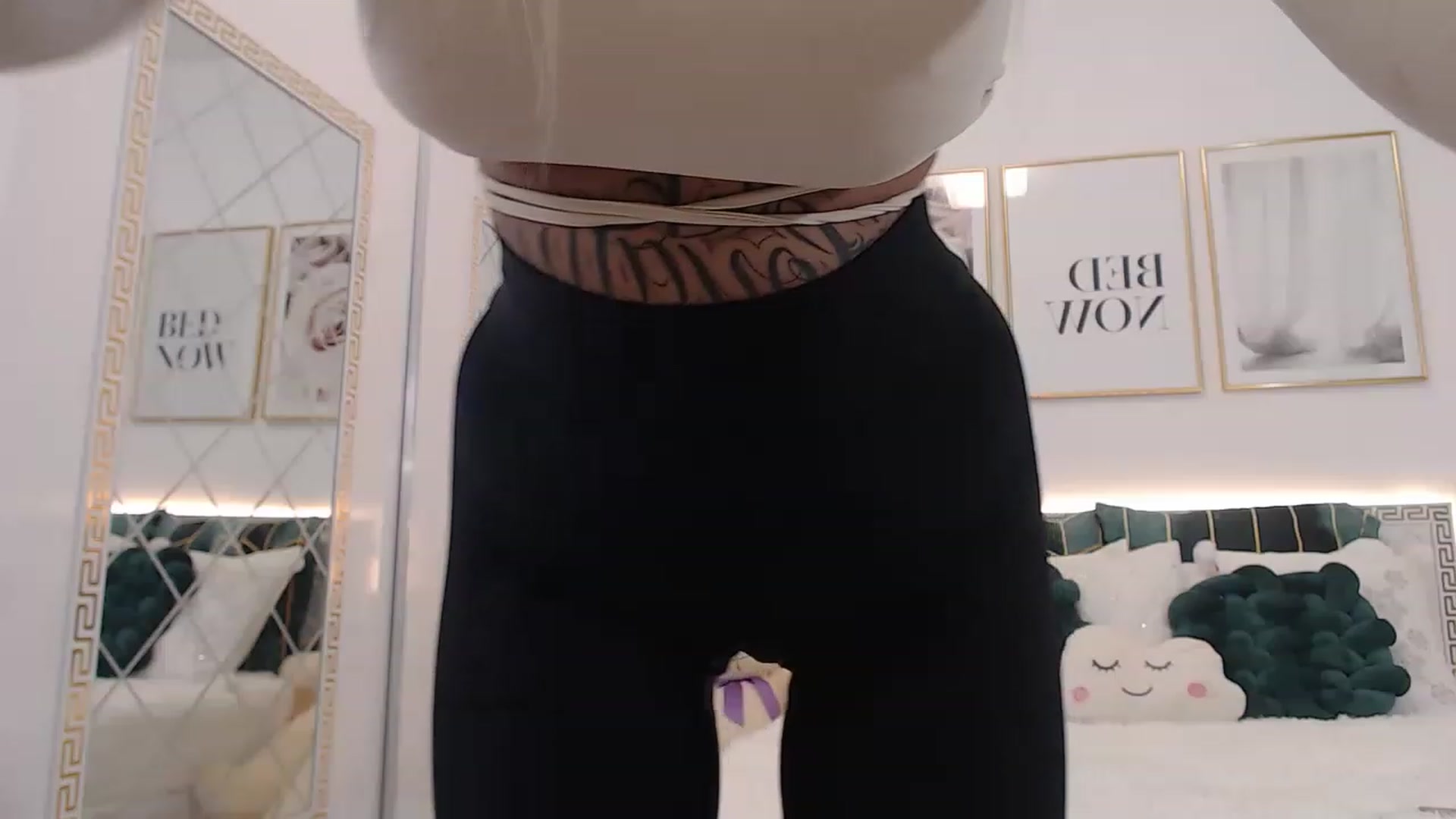 Gallery image thumbnail from MelanieLexxx's myfreecams stream on, 01/07/2023, 21:07 image 12 of 20