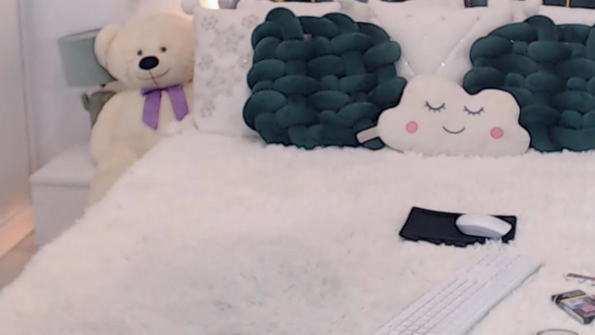 Gallery image thumbnail from MelanieLexxx's myfreecams stream on, 01/12/2023, 22:20 image 12 of 20