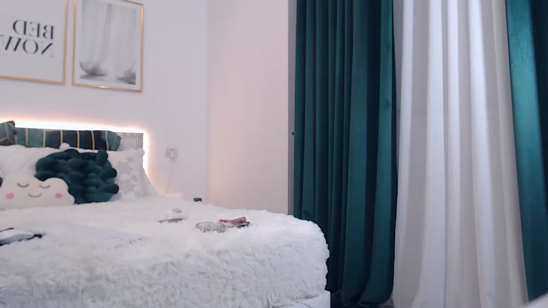 Gallery image thumbnail from MelanieLexxx's myfreecams stream on, 01/13/2023, 21:15 image 2 of 20
