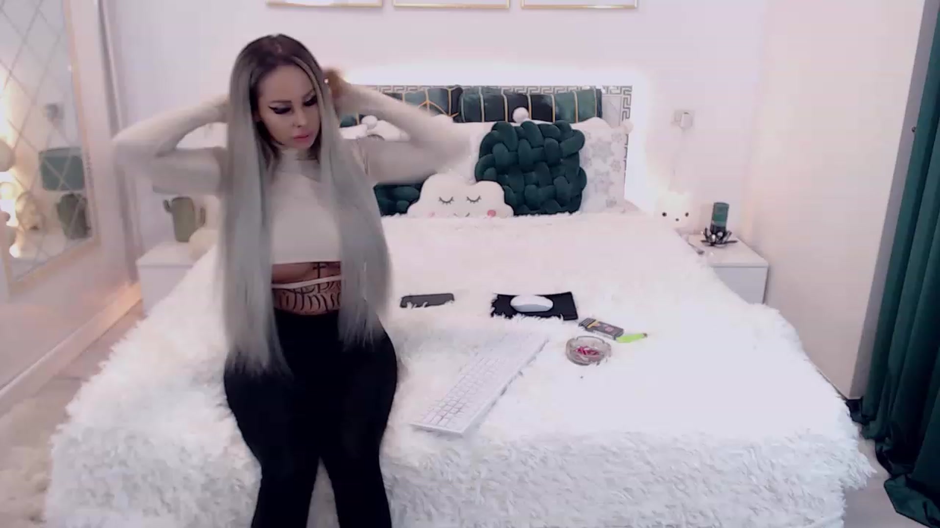 Gallery image thumbnail from MelanieLexxx's myfreecams stream on, 01/20/2023, 21:58 image 17 of 20