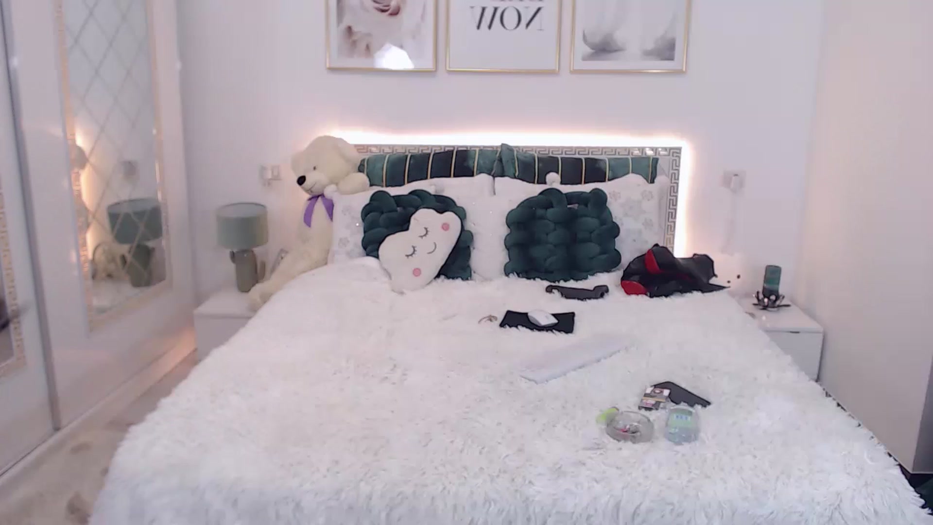 Gallery image thumbnail from MelanieLexxx's myfreecams stream on, 01/27/2023, 20:56 image 5 of 20