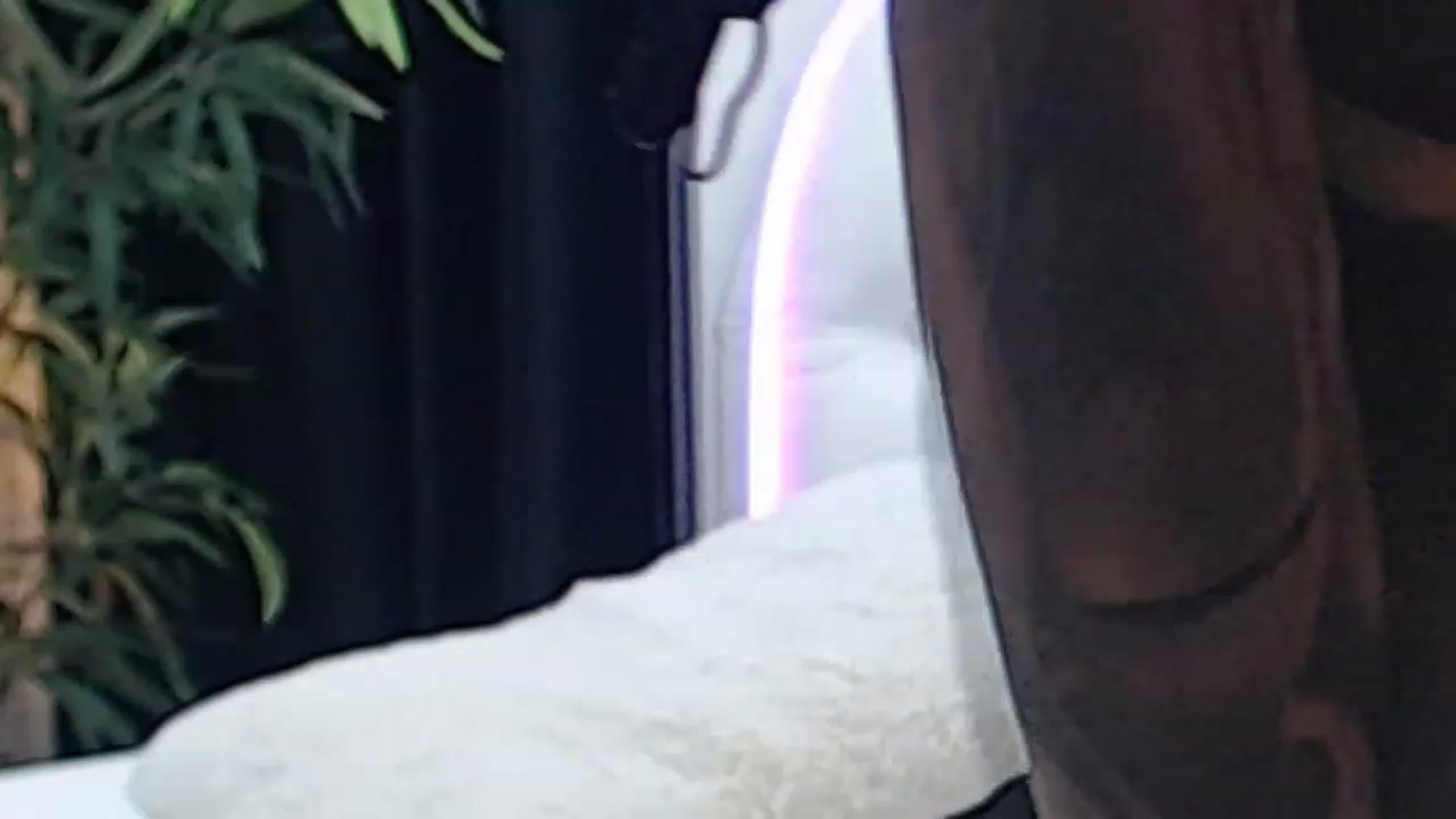 Gallery image thumbnail from MelanieLexxx's myfreecams stream on, 03/22/2023, 20:30 image 5 of 20