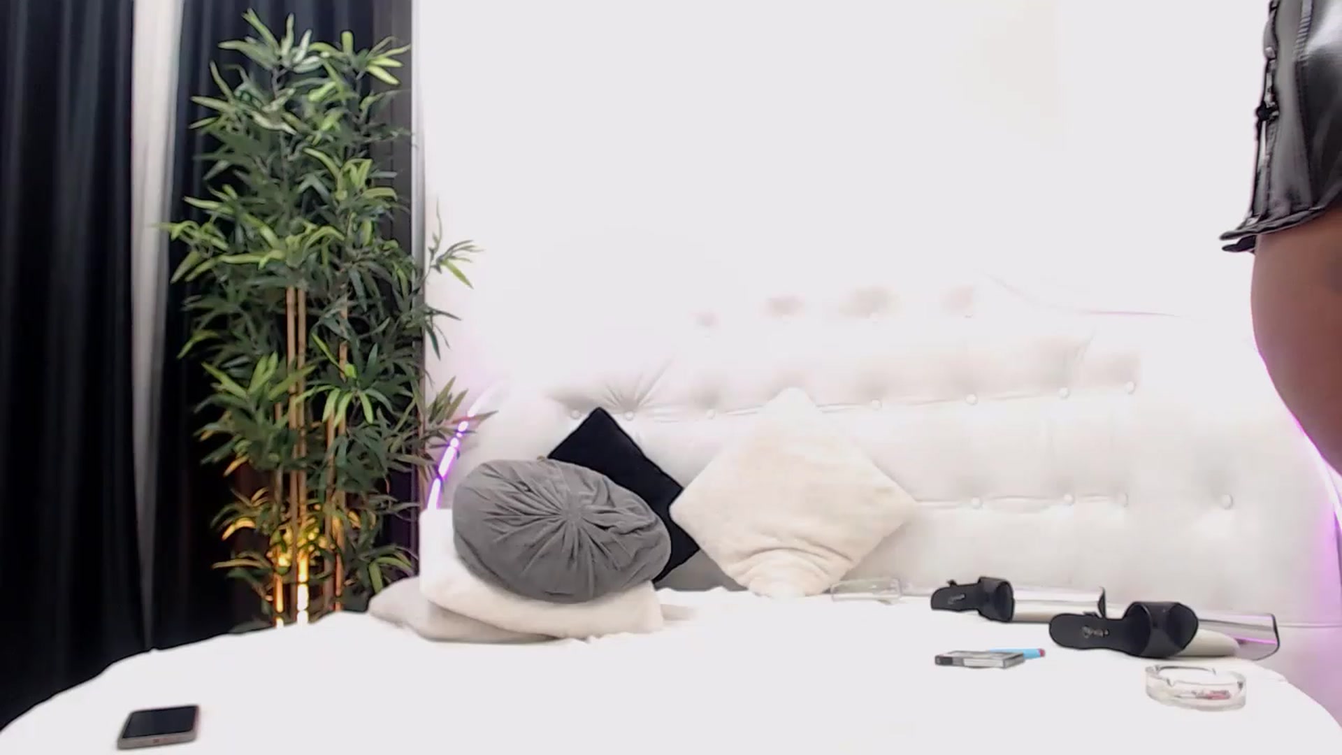 Gallery image thumbnail from MelanieLexxx's myfreecams stream on, 03/24/2023, 22:10 image 2 of 20