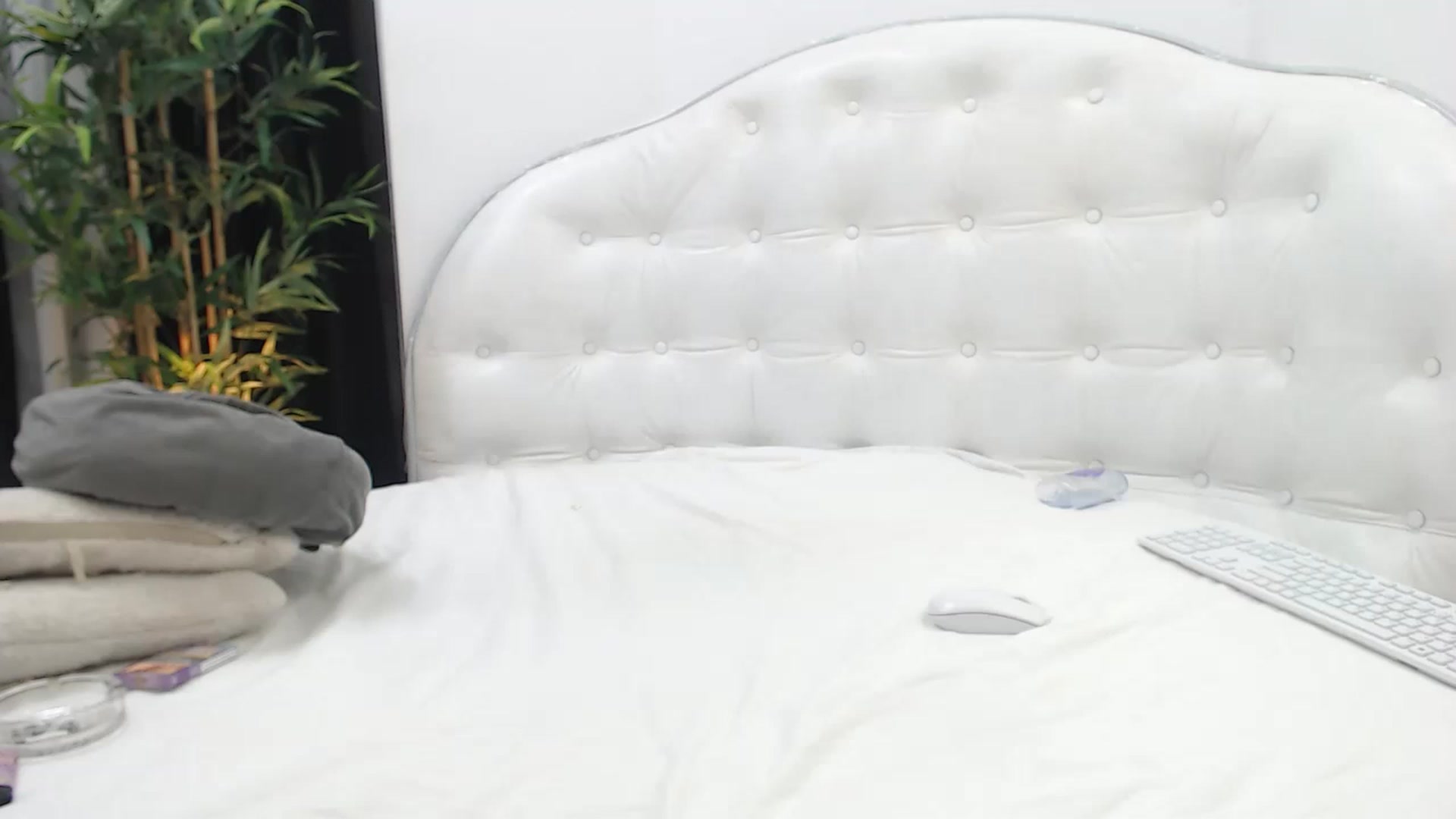 Gallery image thumbnail from MelanieLexxx's myfreecams stream on, 06/11/2023, 19:49 image 10 of 20