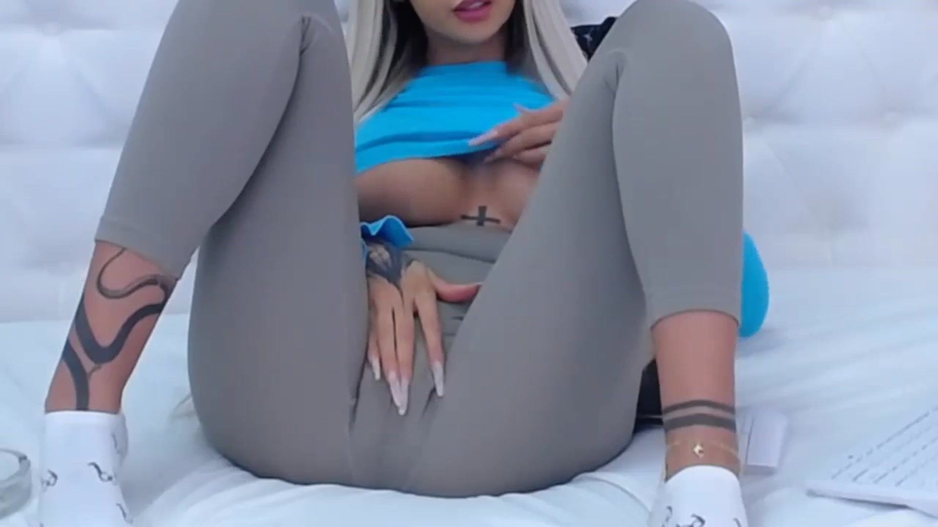 Gallery image thumbnail from MelanieLexxx's myfreecams stream on, 12/05/2023, 20:26 image 2 of 20