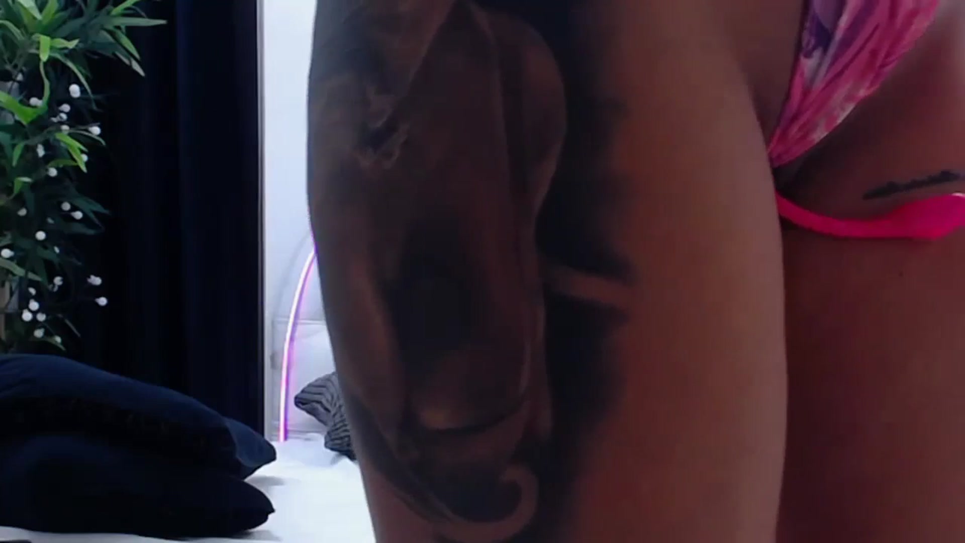 Gallery image thumbnail from MelanieLexxx's myfreecams stream on, 01/20/2024, 21:22 image 20 of 20