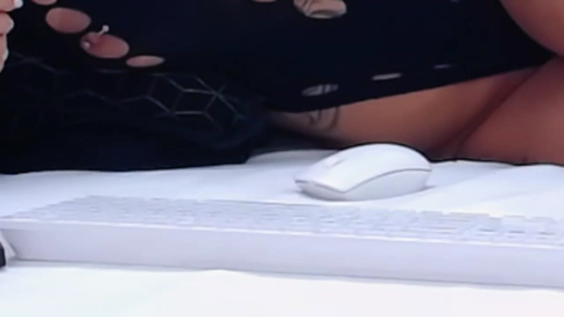 Gallery image thumbnail from MelanieLexxx's myfreecams stream on, 01/26/2024, 21:43 image 19 of 20