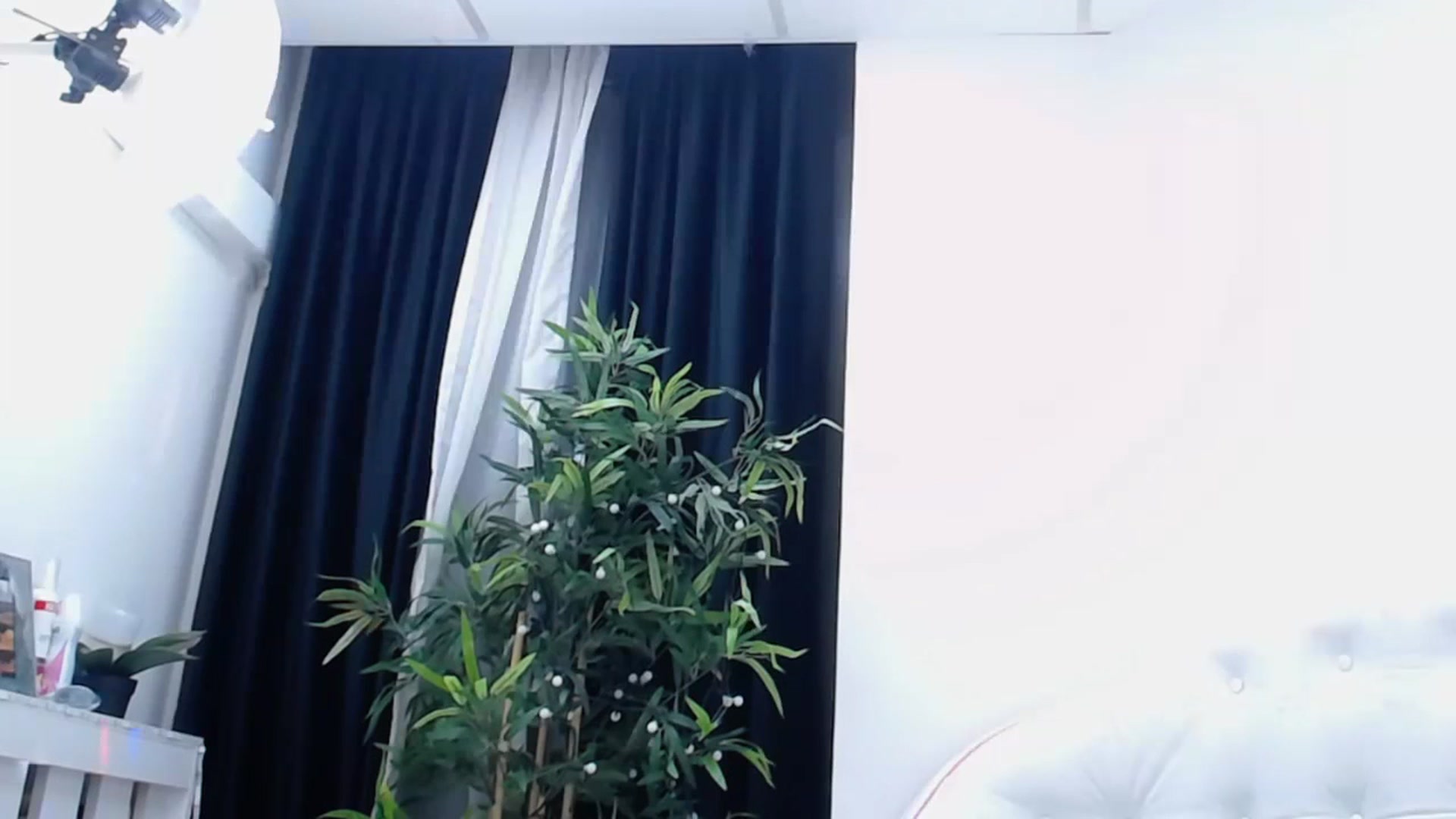 Gallery image thumbnail from MelanieLexxx's myfreecams stream on, 02/08/2024, 19:03 image 19 of 20
