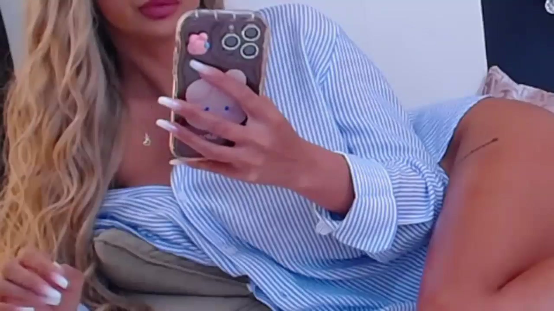 Gallery image thumbnail from MelanieLexxx's myfreecams stream on, 06/06/2024, 18:40 image 2 of 20