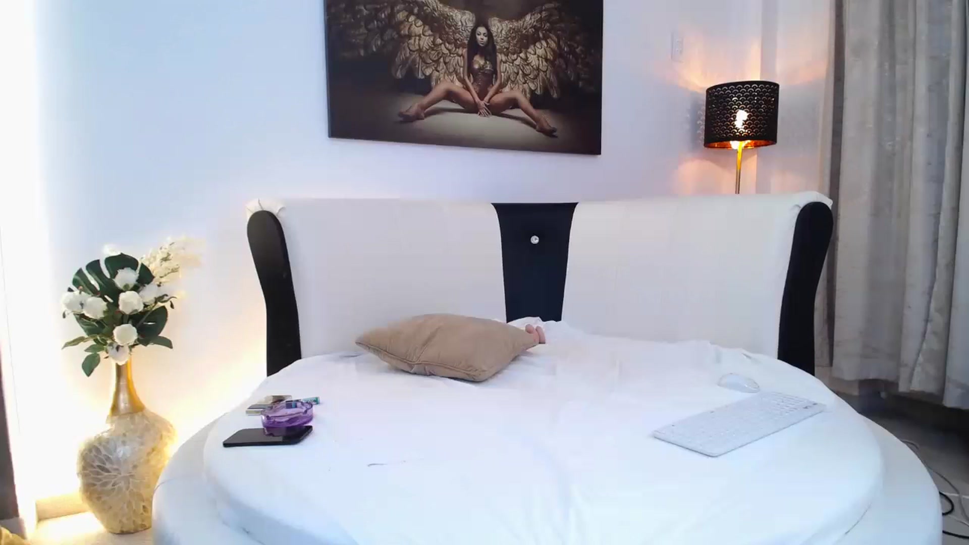 Gallery image thumbnail from MelanieLexxx's myfreecams stream on, 06/24/2024, 18:47 image 20 of 20