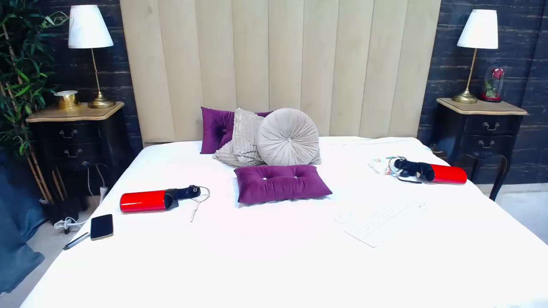Gallery image thumbnail from MelanieLexxx's myfreecams stream on, 08/31/2024, 17:41 image 12 of 20