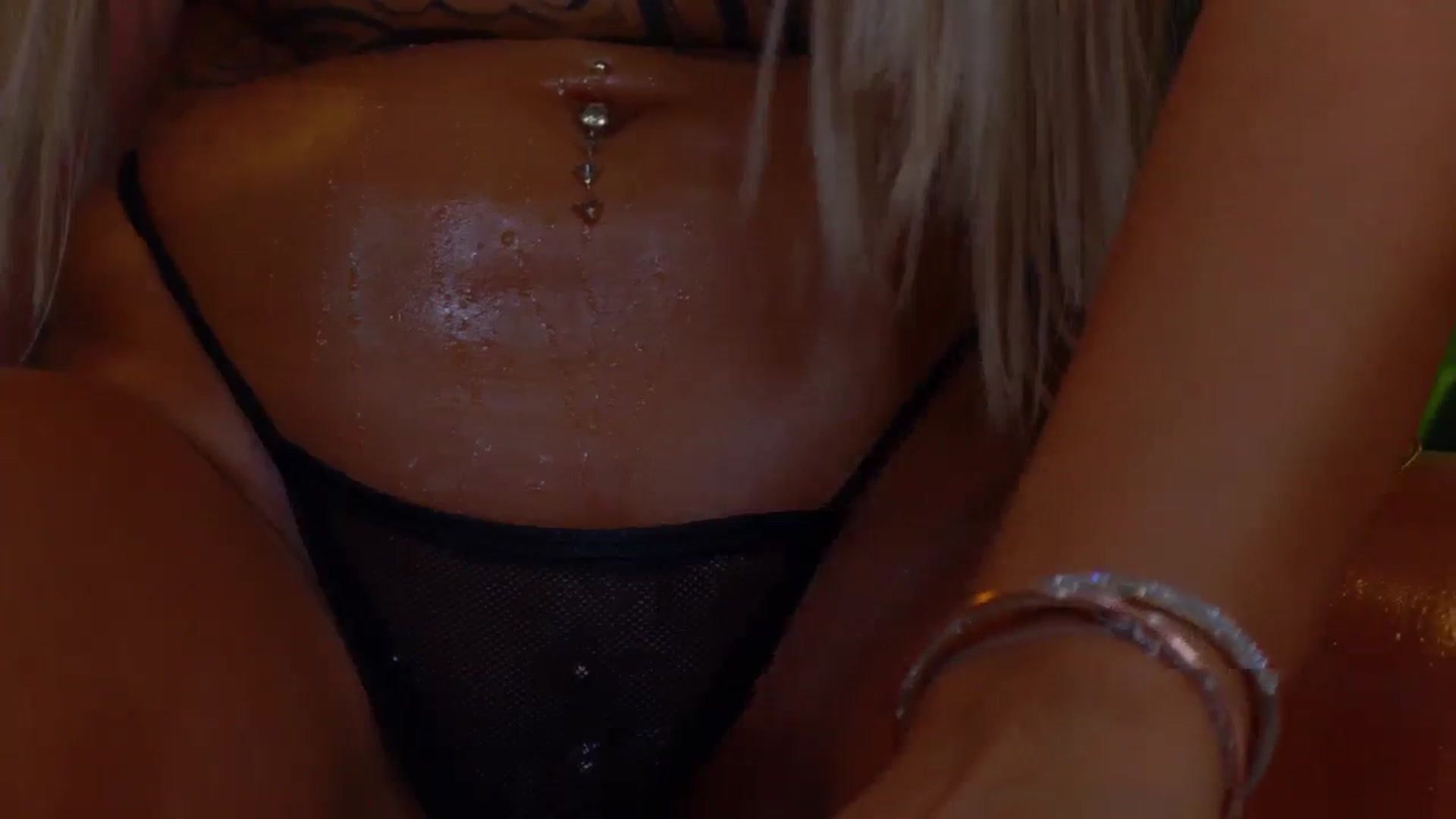 Gallery image thumbnail from MelanieLexxx's myfreecams stream on, 11/11/2024, 20:22 image 5 of 20