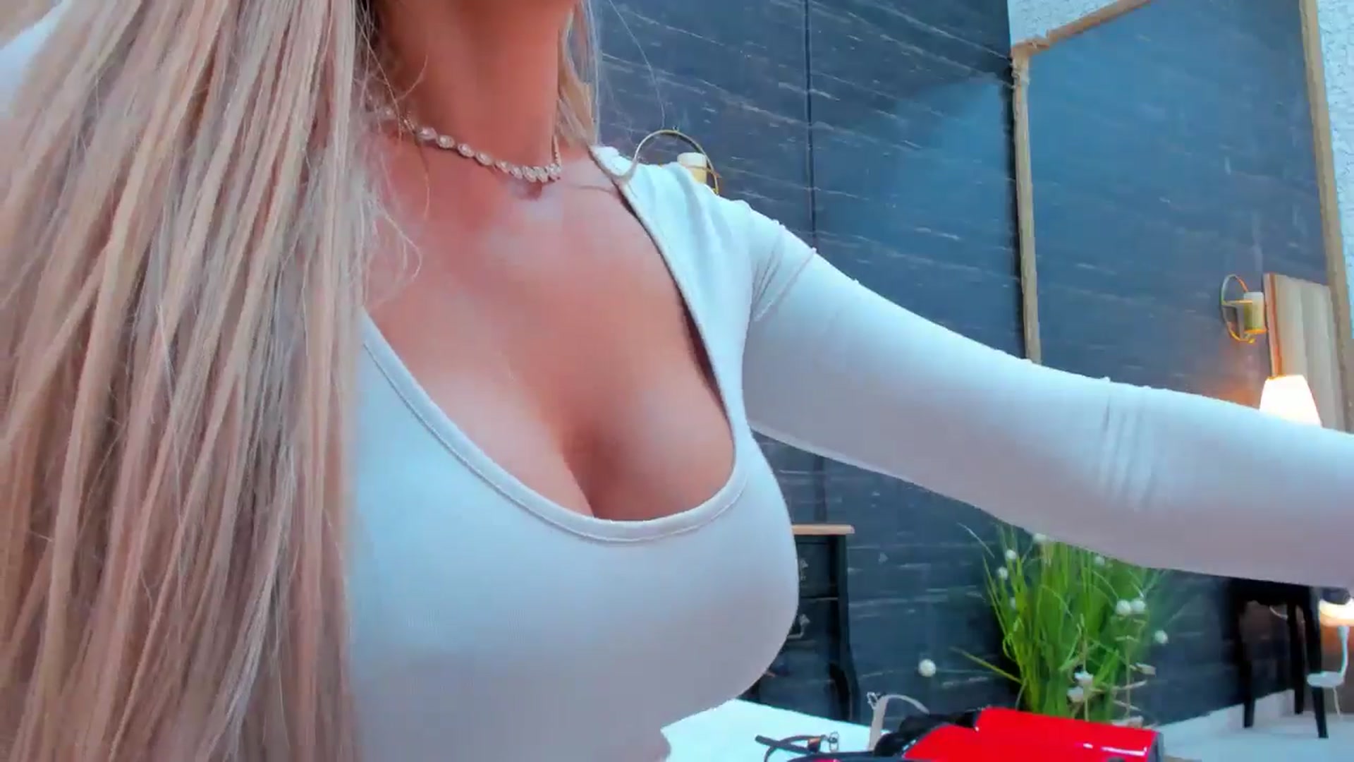 Gallery image thumbnail from MelanieLexxx's myfreecams stream on, 12/20/2024, 22:10 image 19 of 20