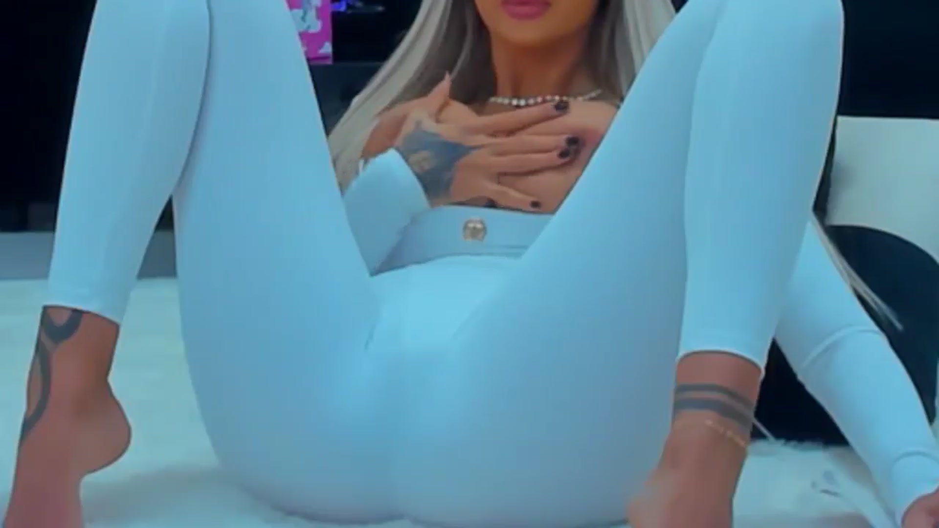 Gallery image thumbnail from MelanieLexxx's myfreecams stream on, 01/12/2025, 20:54 image 16 of 20