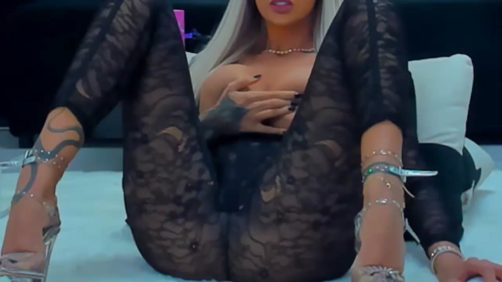 Gallery image thumbnail from MelanieLexxx's myfreecams stream on, 01/12/2025, 20:54 image 3 of 20