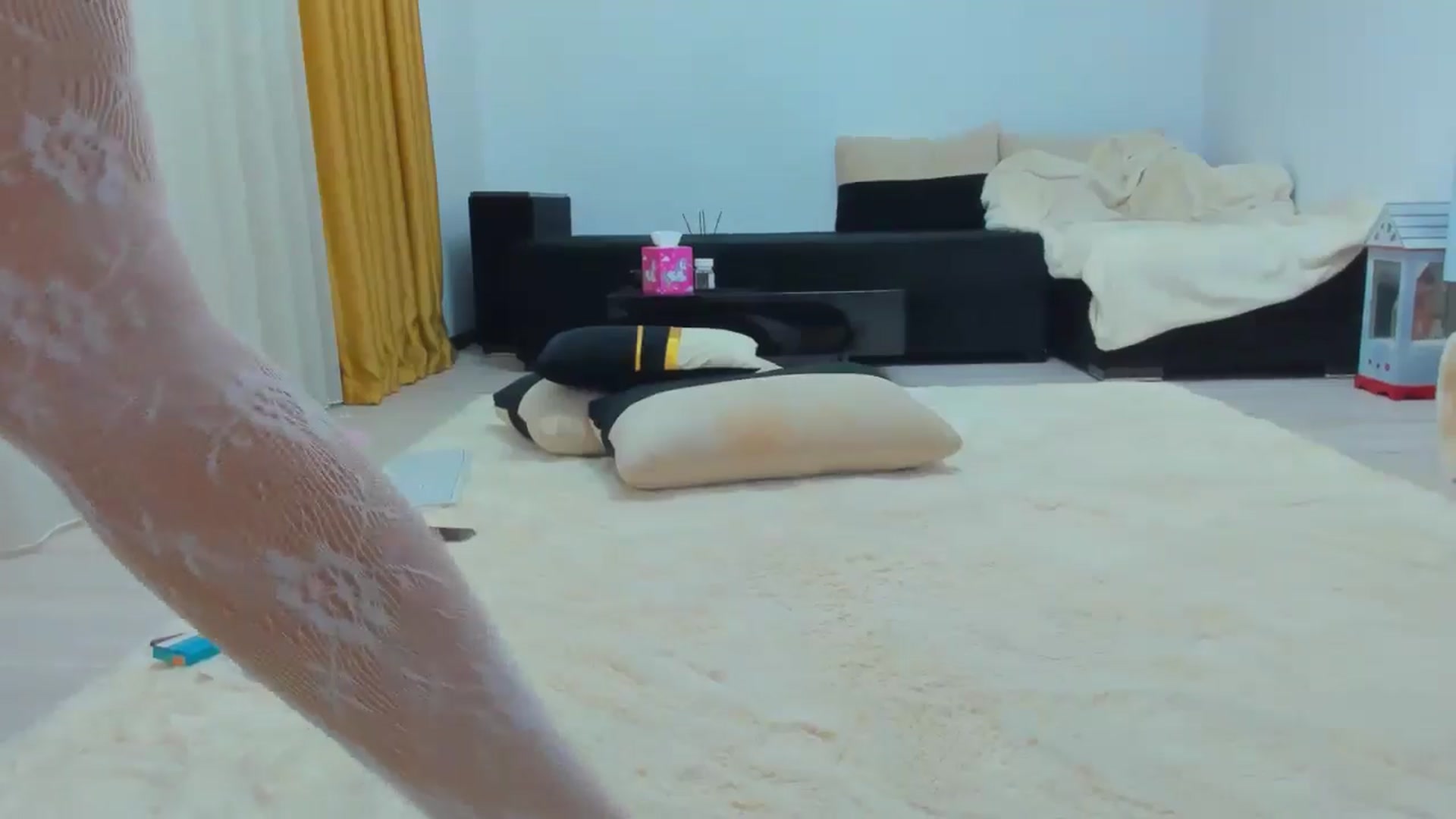 Gallery image thumbnail from MelanieLexxx's myfreecams stream on, 03/17/2025, 21:19 image 5 of 20