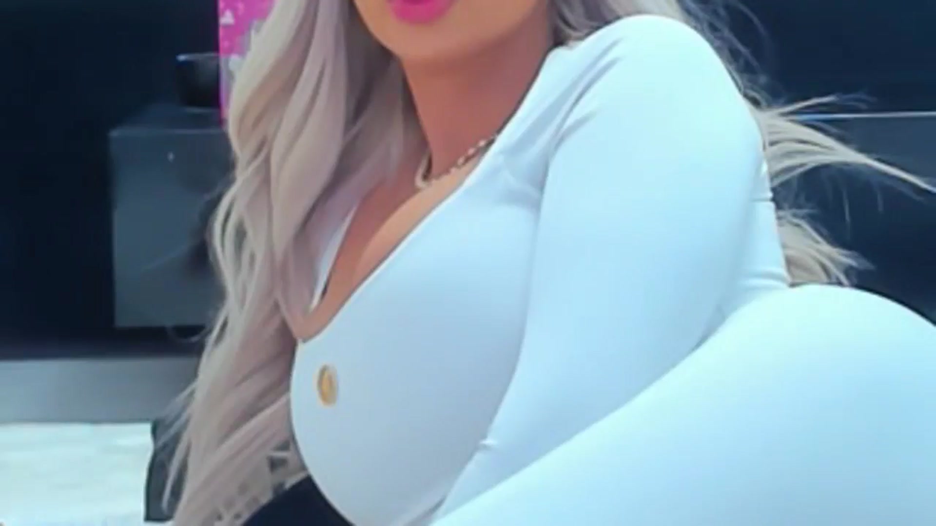 Gallery image thumbnail from MelanieLexxx's myfreecams stream on, 03/20/2025, 20:34 image 2 of 20