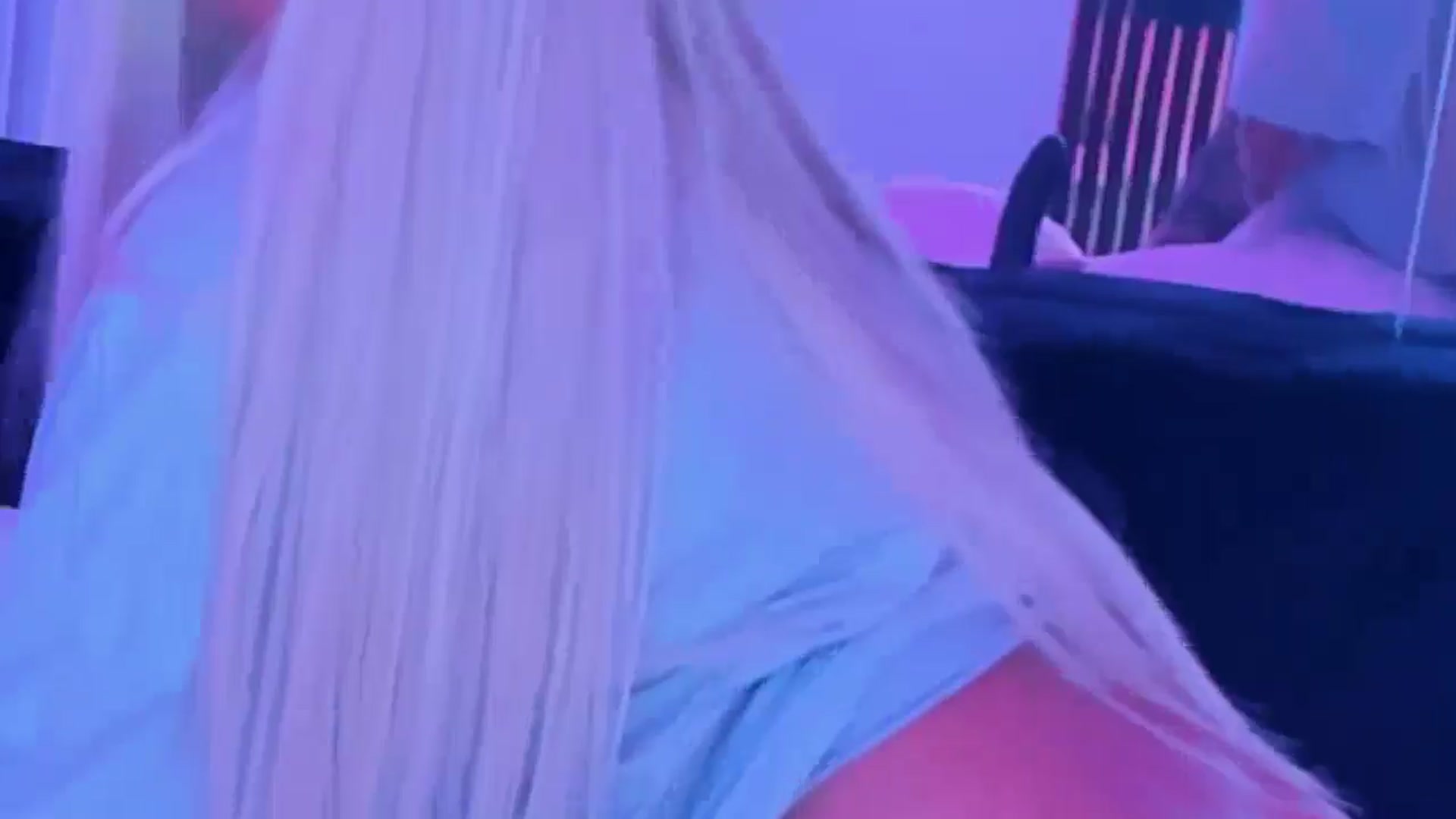 Gallery image thumbnail from MelanieLexxx's myfreecams stream on, 03/27/2025, 22:22 image 4 of 20