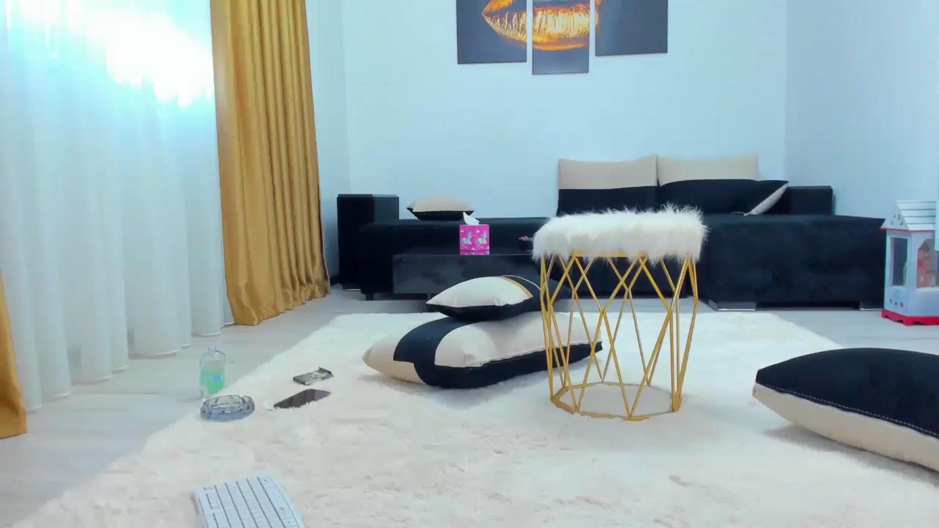 Gallery image thumbnail from MelanieLexxx's myfreecams stream on, 06/24/2025, 17:35 image 11 of 20