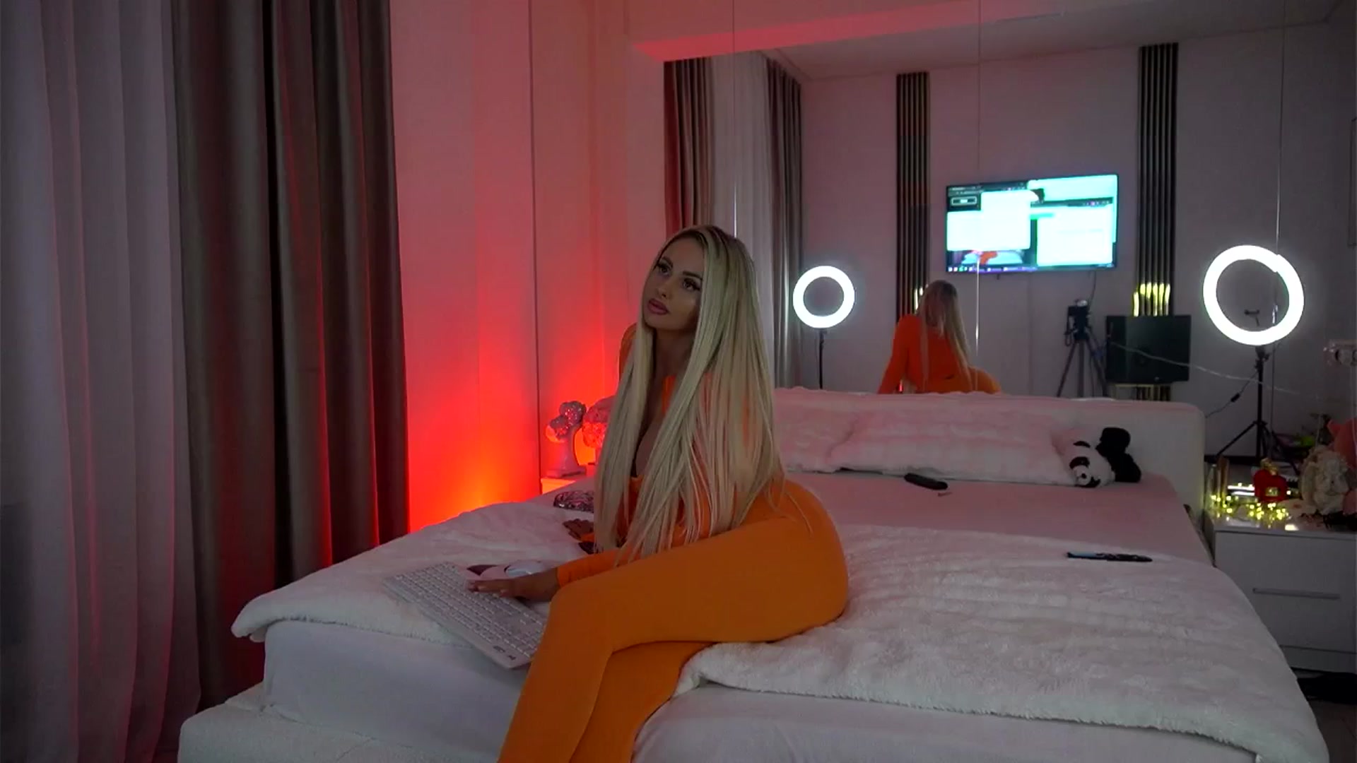 Gallery image thumbnail from MelanieLexxx's myfreecams stream on, 11/29/2025, 18:32 image 8 of 20