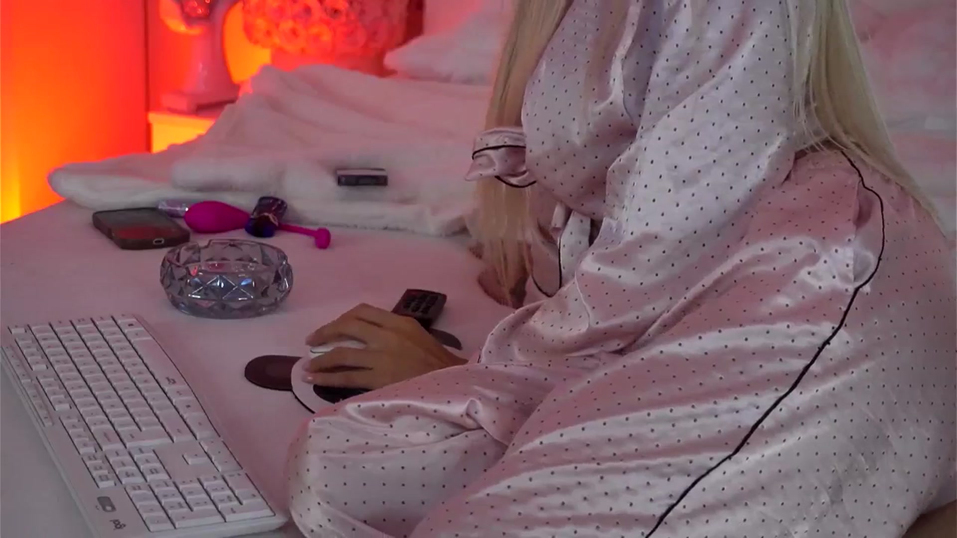 Gallery image thumbnail from MelanieLexxx's myfreecams stream on, 11/30/2025, 19:36 image 19 of 20