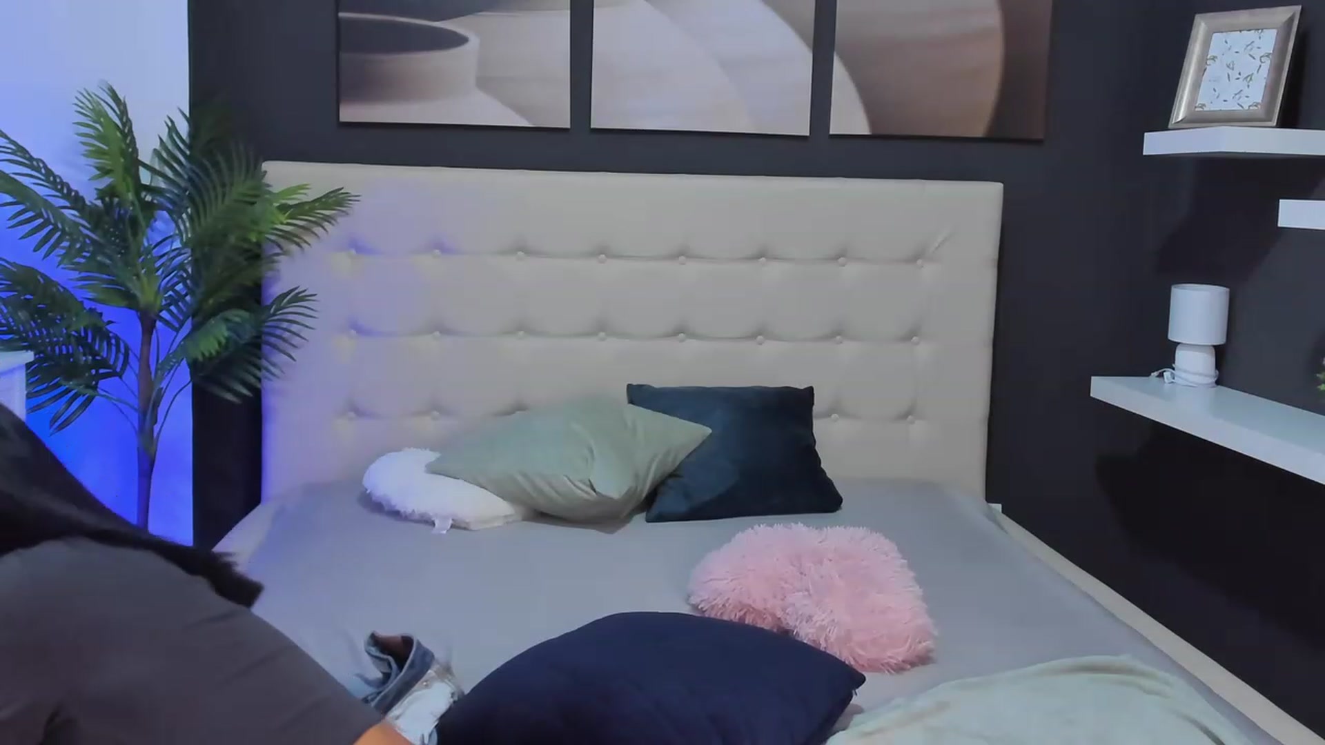 Gallery image thumbnail from MelanieNolan's myfreecams stream on, 10/16/2023, 13:03 image 20 of 20