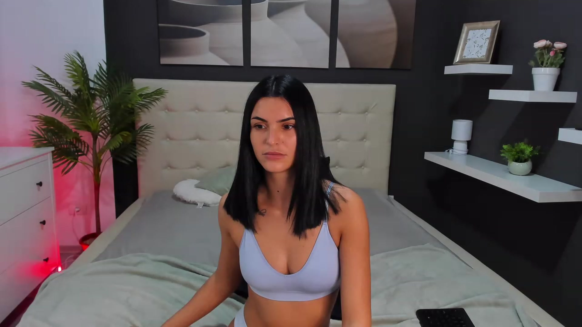 Gallery image thumbnail from MelanieNolan's myfreecams stream on, 10/16/2023, 13:03 image 9 of 20