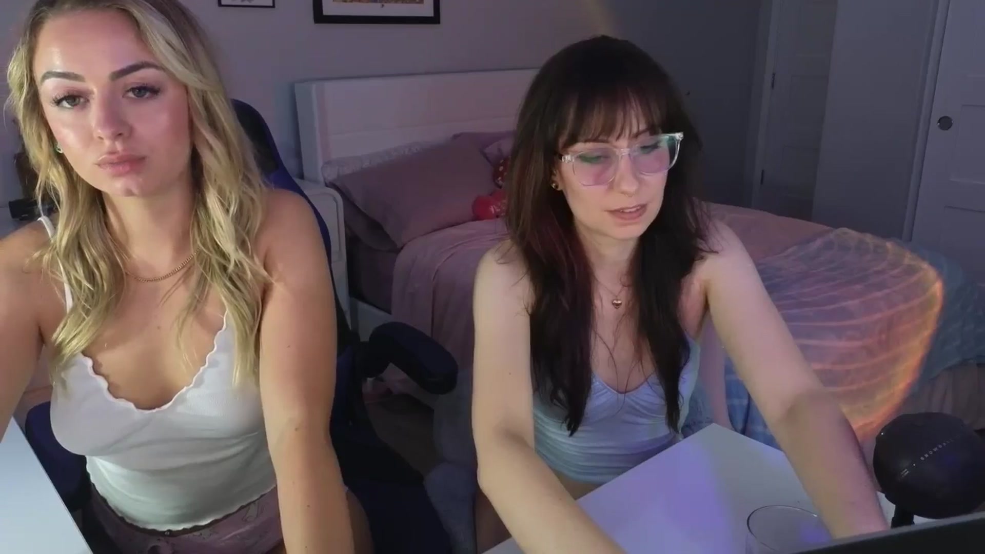 Gallery image thumbnail from MelanieRo's myfreecams stream on, 09/08/2025, 04:08 image 4 of 20