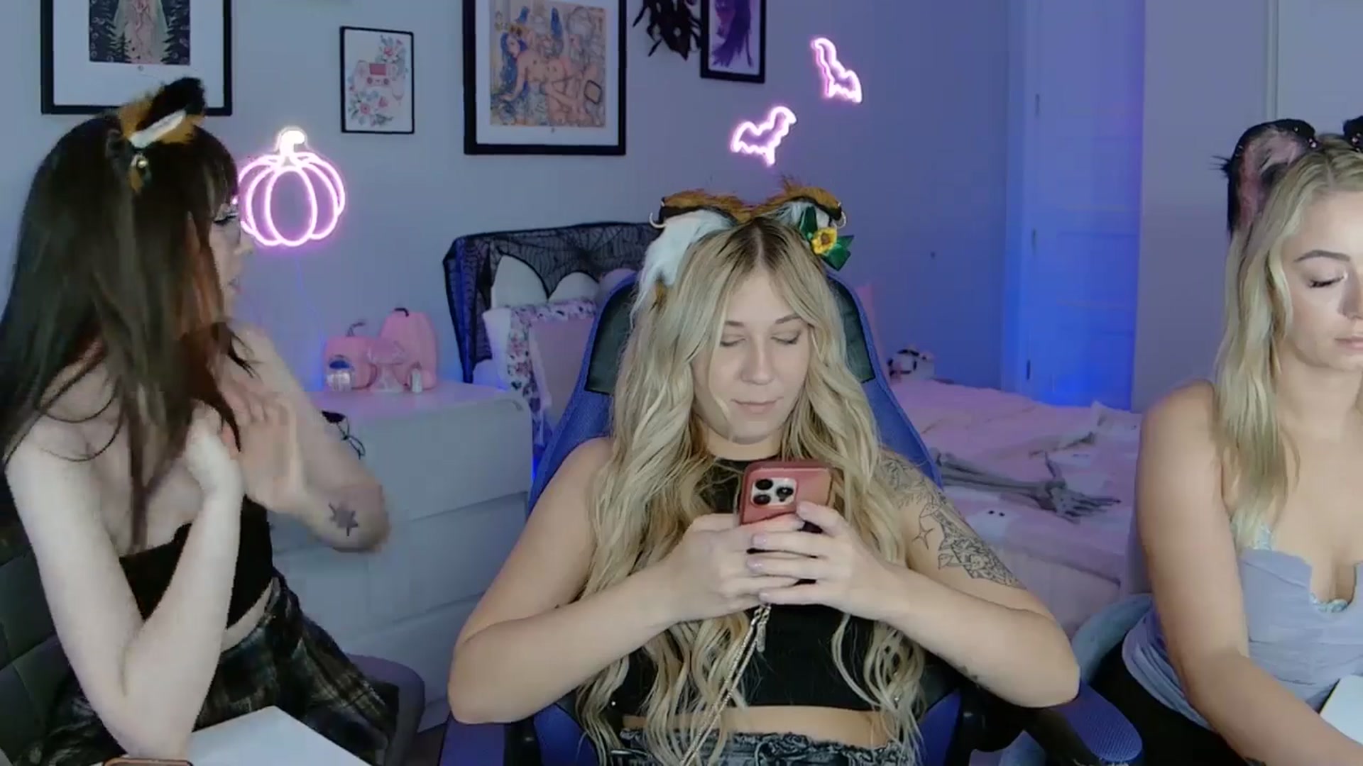 Gallery image thumbnail from MelanieRo's myfreecams stream on, 10/06/2025, 03:50 image 6 of 20