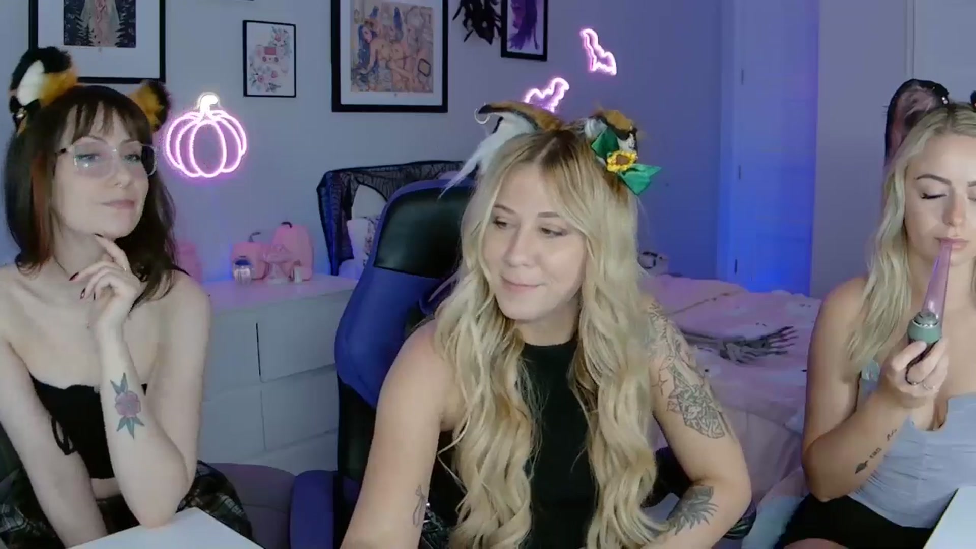 Gallery image thumbnail from MelanieRo's myfreecams stream on, 10/06/2025, 03:50 image 2 of 20