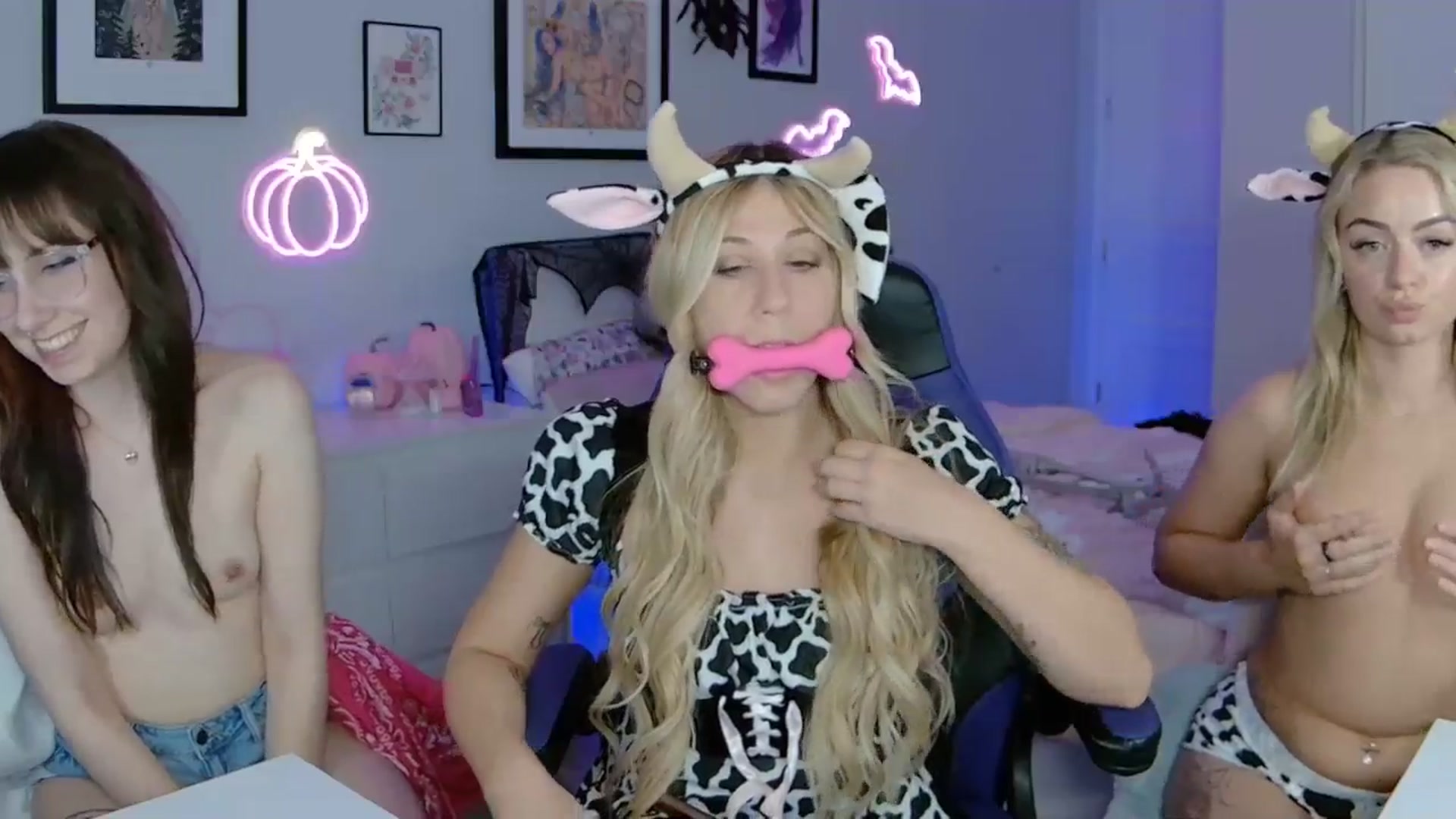 Gallery image thumbnail from MelanieRo's myfreecams stream on, 10/06/2025, 05:10 image 18 of 20