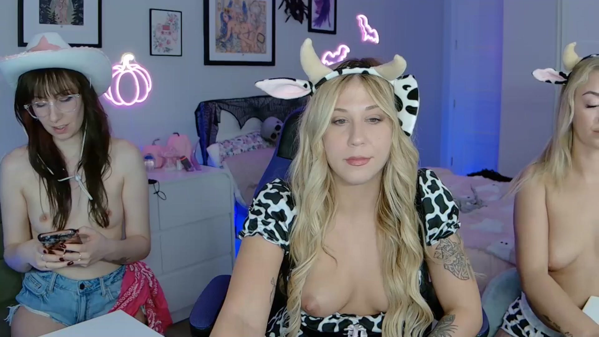 Gallery image thumbnail from MelanieRo's myfreecams stream on, 10/06/2025, 05:10 image 12 of 20