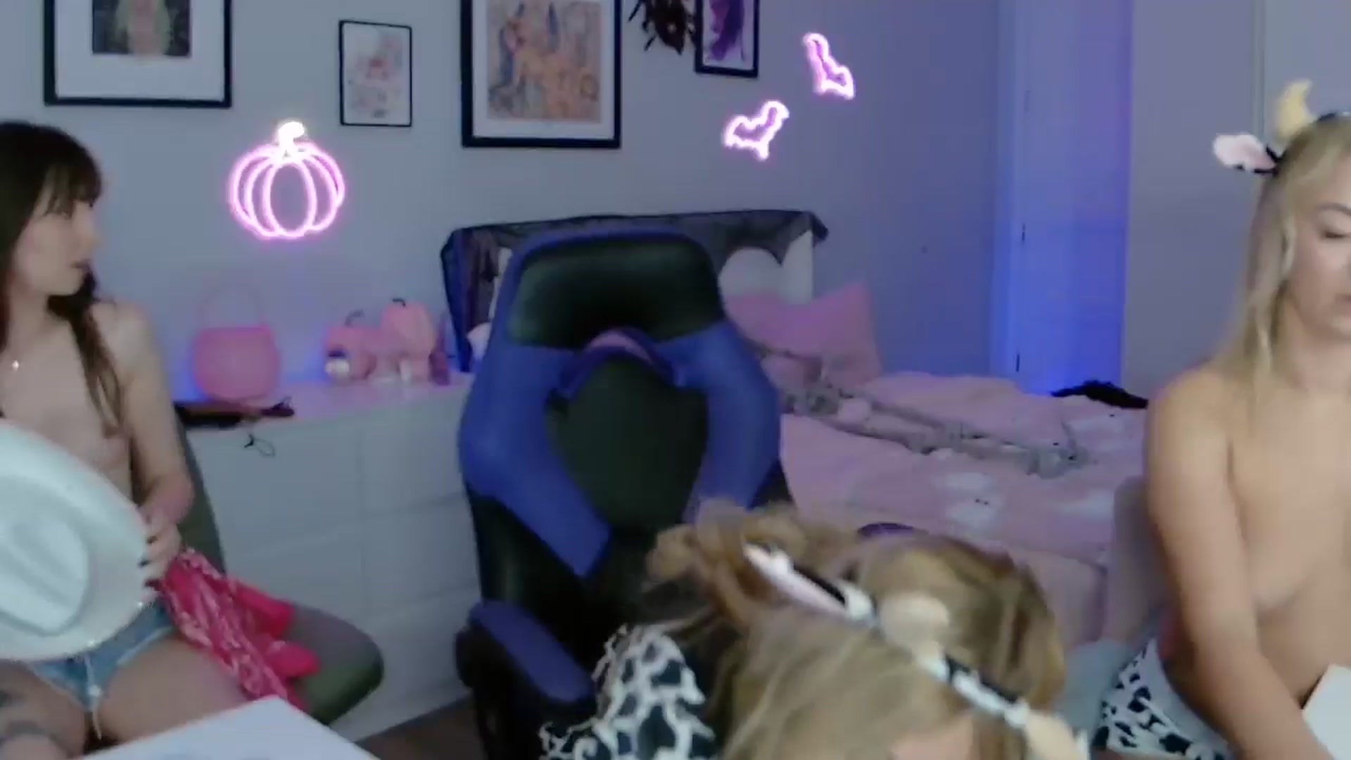 Gallery image thumbnail from MelanieRo's myfreecams stream on, 10/06/2025, 05:10 image 17 of 20