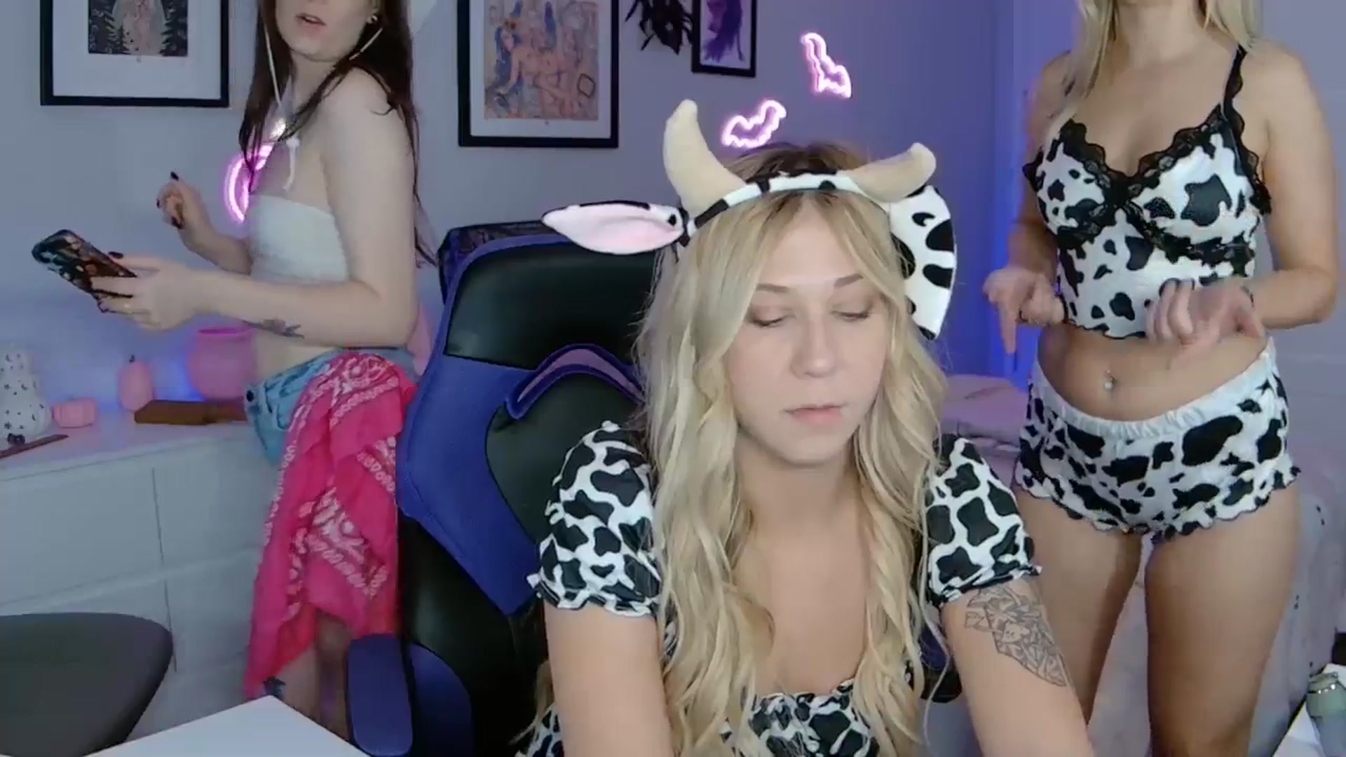 Gallery image thumbnail from MelanieRo's myfreecams stream on, 10/06/2025, 05:10 image 5 of 20